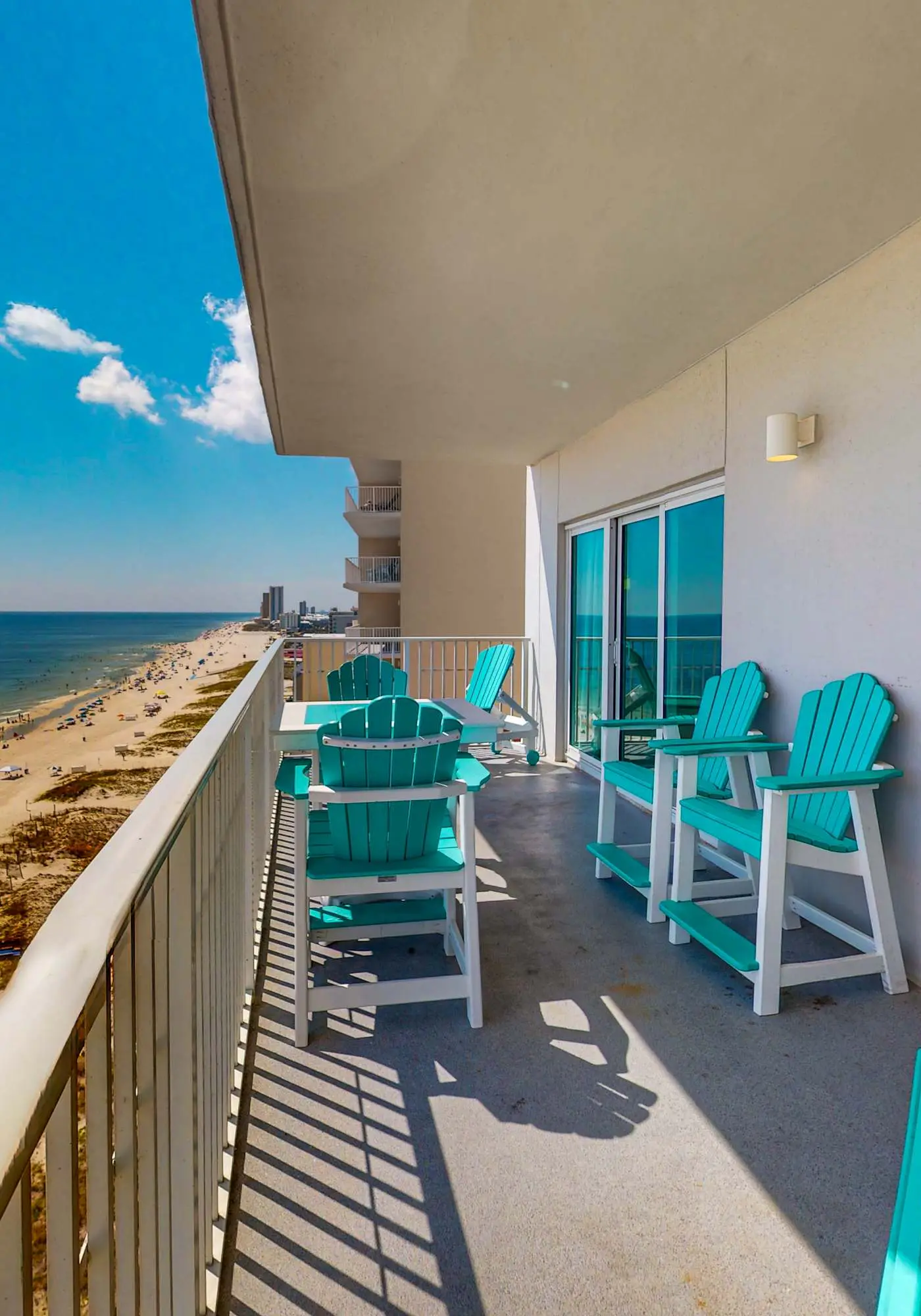 Waterfront condo w/ swim through indoor/outdoor community pools, hot tub & sauna