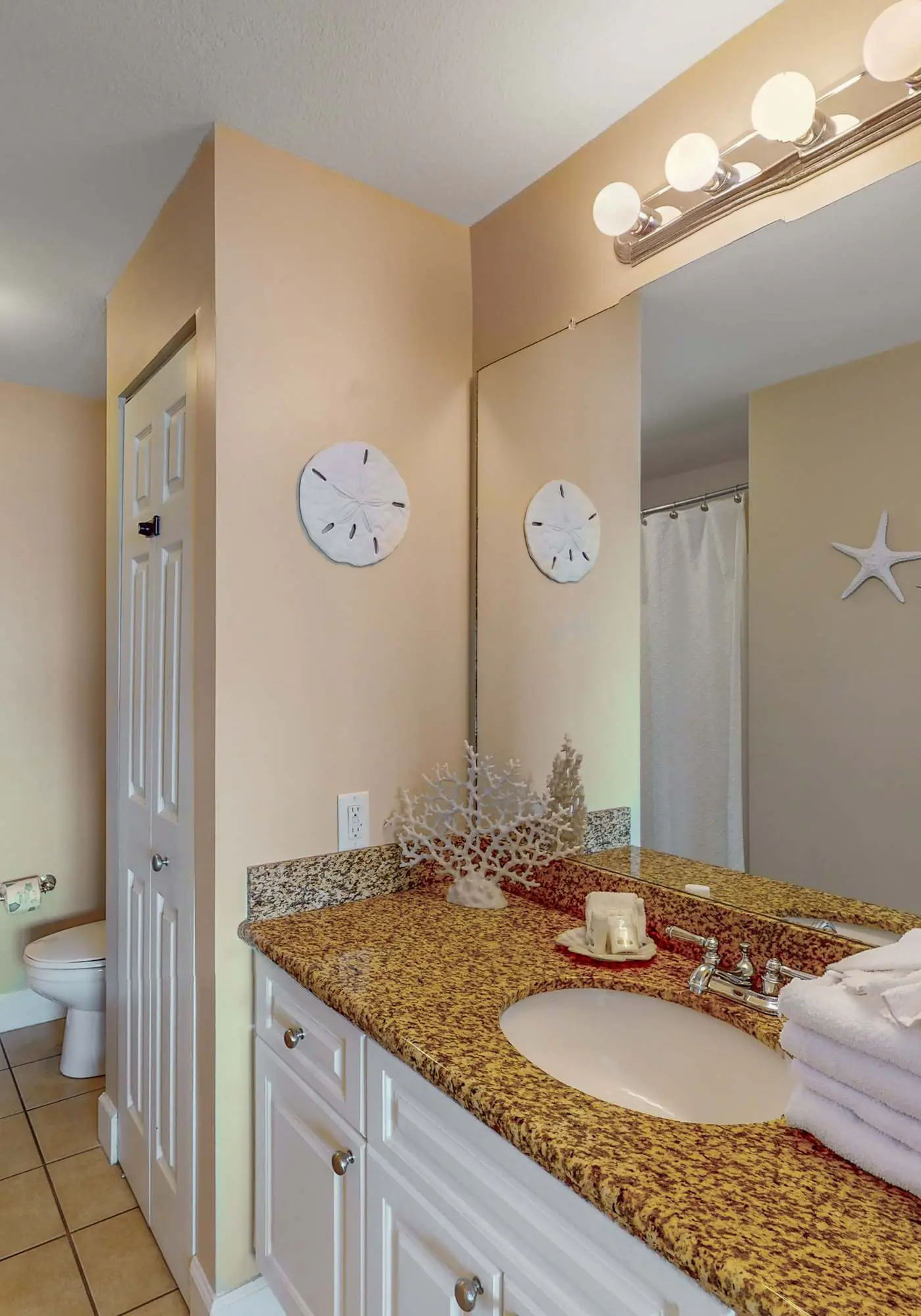 Waterfront condo w/ swim through indoor/outdoor community pools, hot tub & sauna