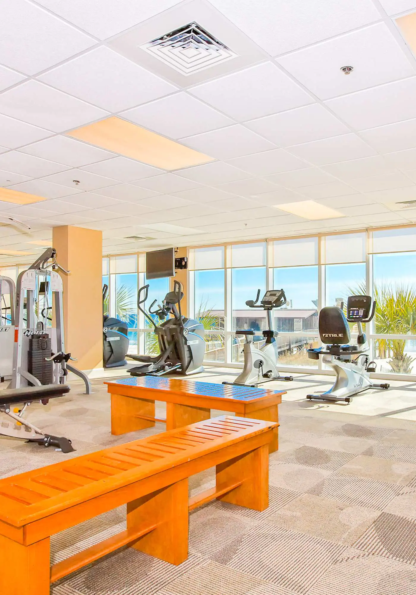 Waterfront condo w/ swim through indoor/outdoor community pools, hot tub & sauna