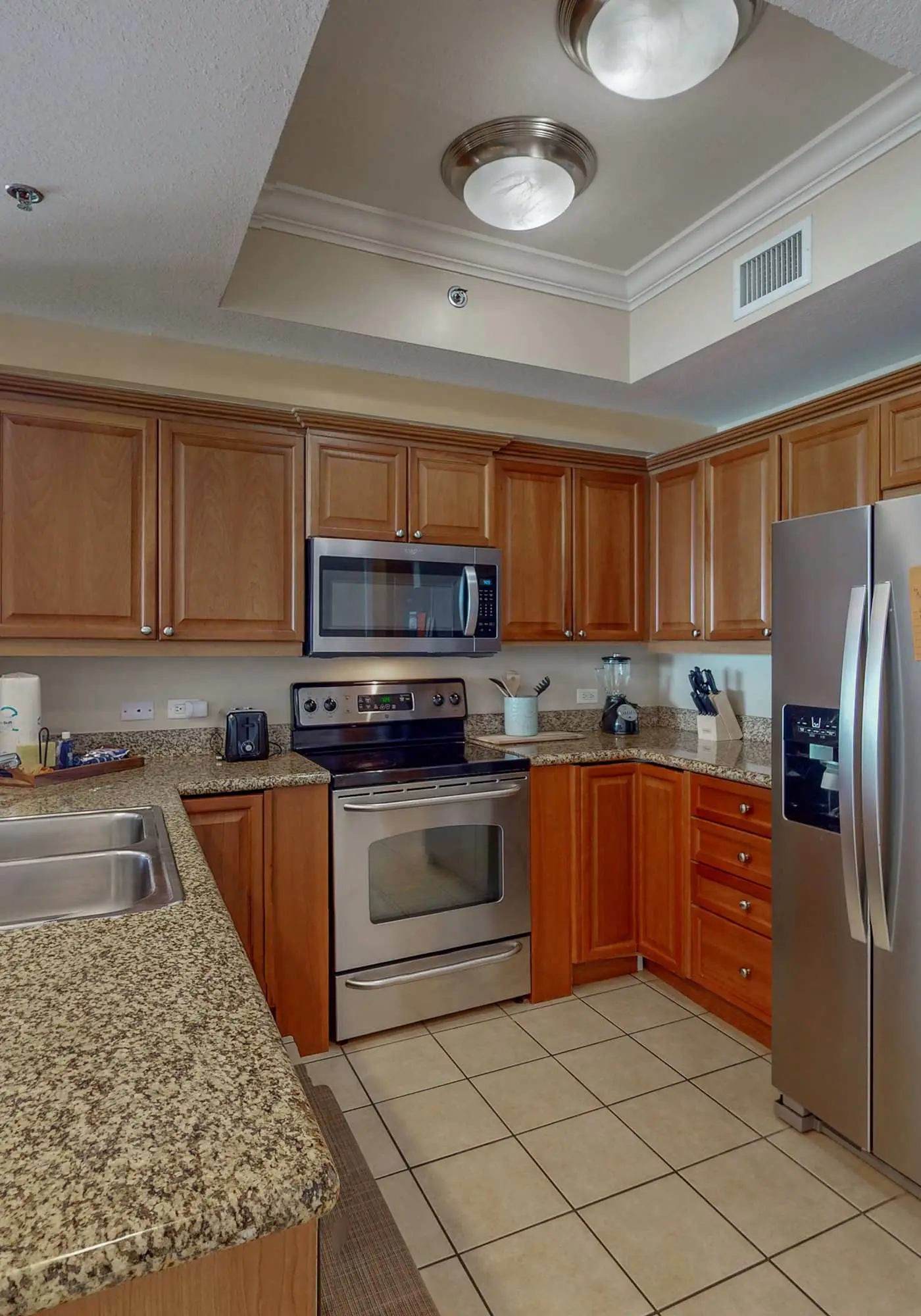Waterfront condo w/ swim through indoor/outdoor community pools, hot tub & sauna