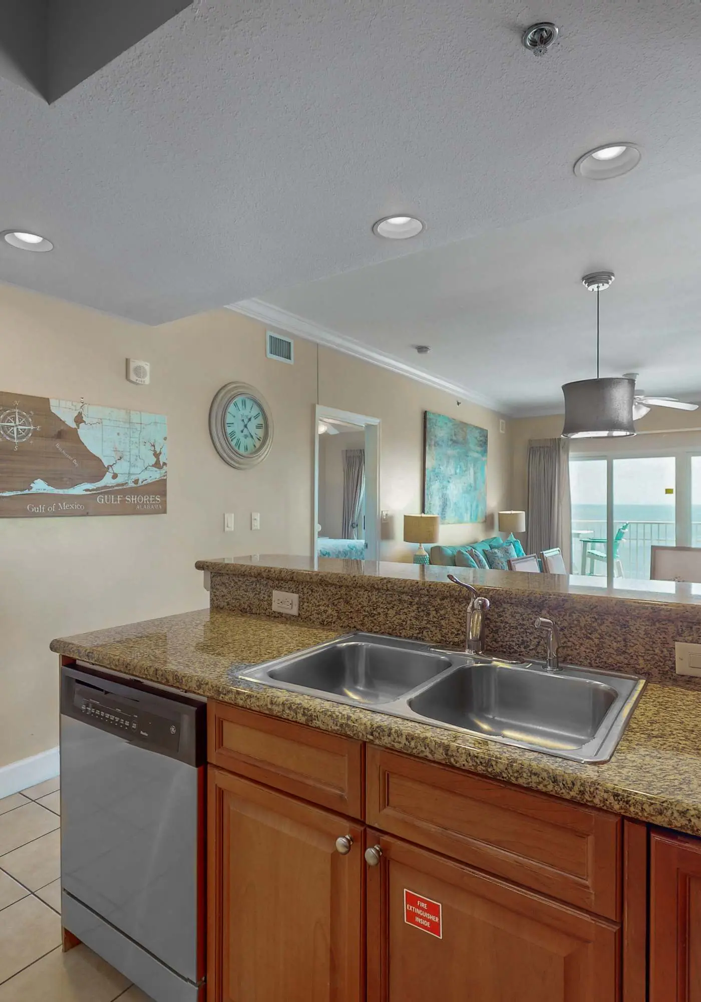 Waterfront condo w/ swim through indoor/outdoor community pools, hot tub & sauna