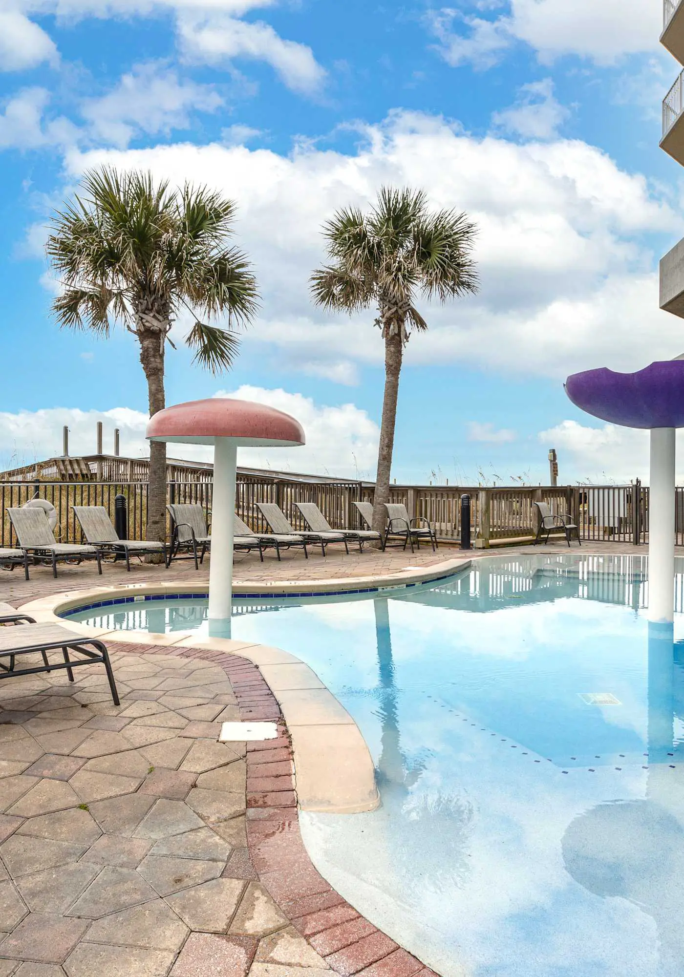 Waterfront condo w/ swim through indoor/outdoor community pools, hot tub & sauna