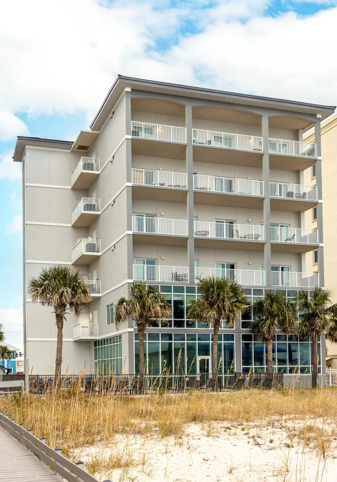 Waterfront condo w/ swim through indoor/outdoor community pools, hot tub & sauna