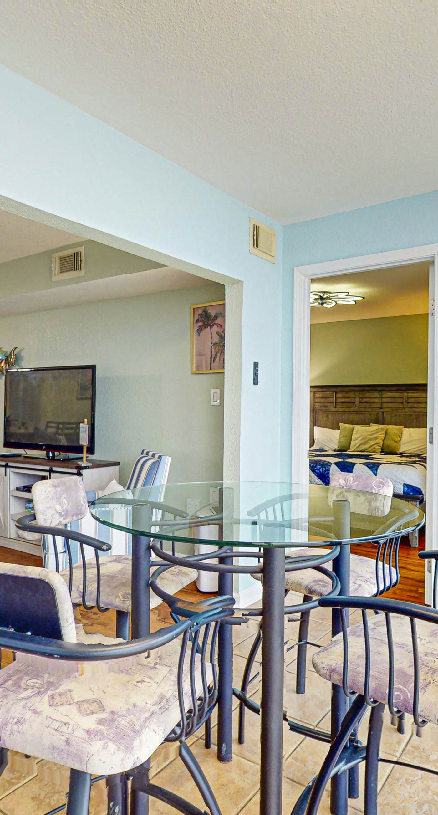 Spacious beachfront condo with outdoor pool & Gulf views