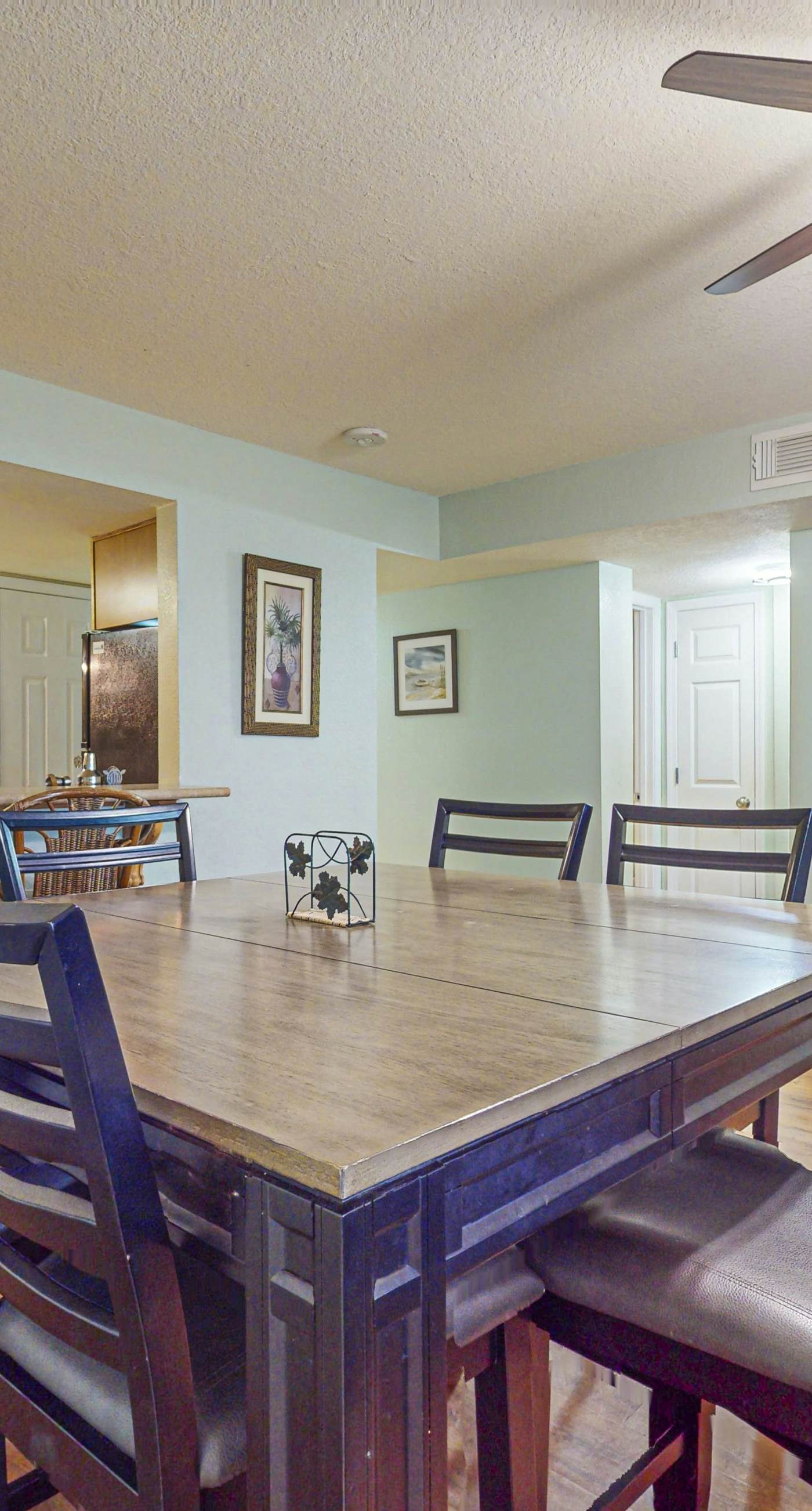 Spacious beachfront condo with outdoor pool & Gulf views