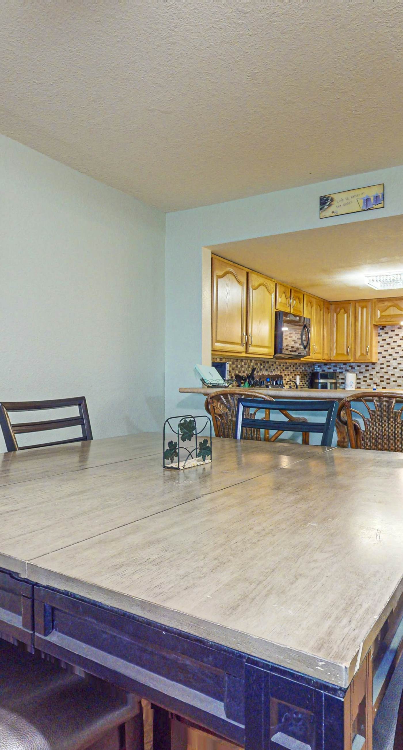 Spacious beachfront condo with outdoor pool & Gulf views