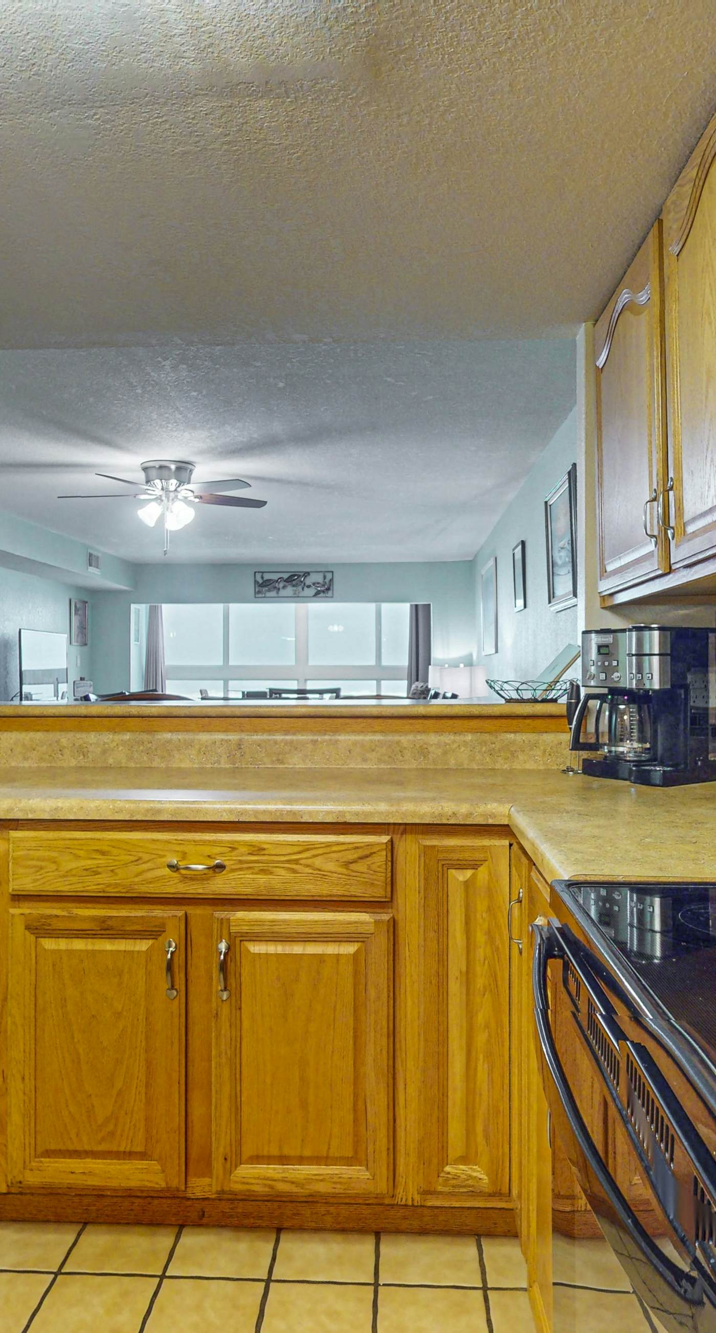 Spacious beachfront condo with outdoor pool & Gulf views