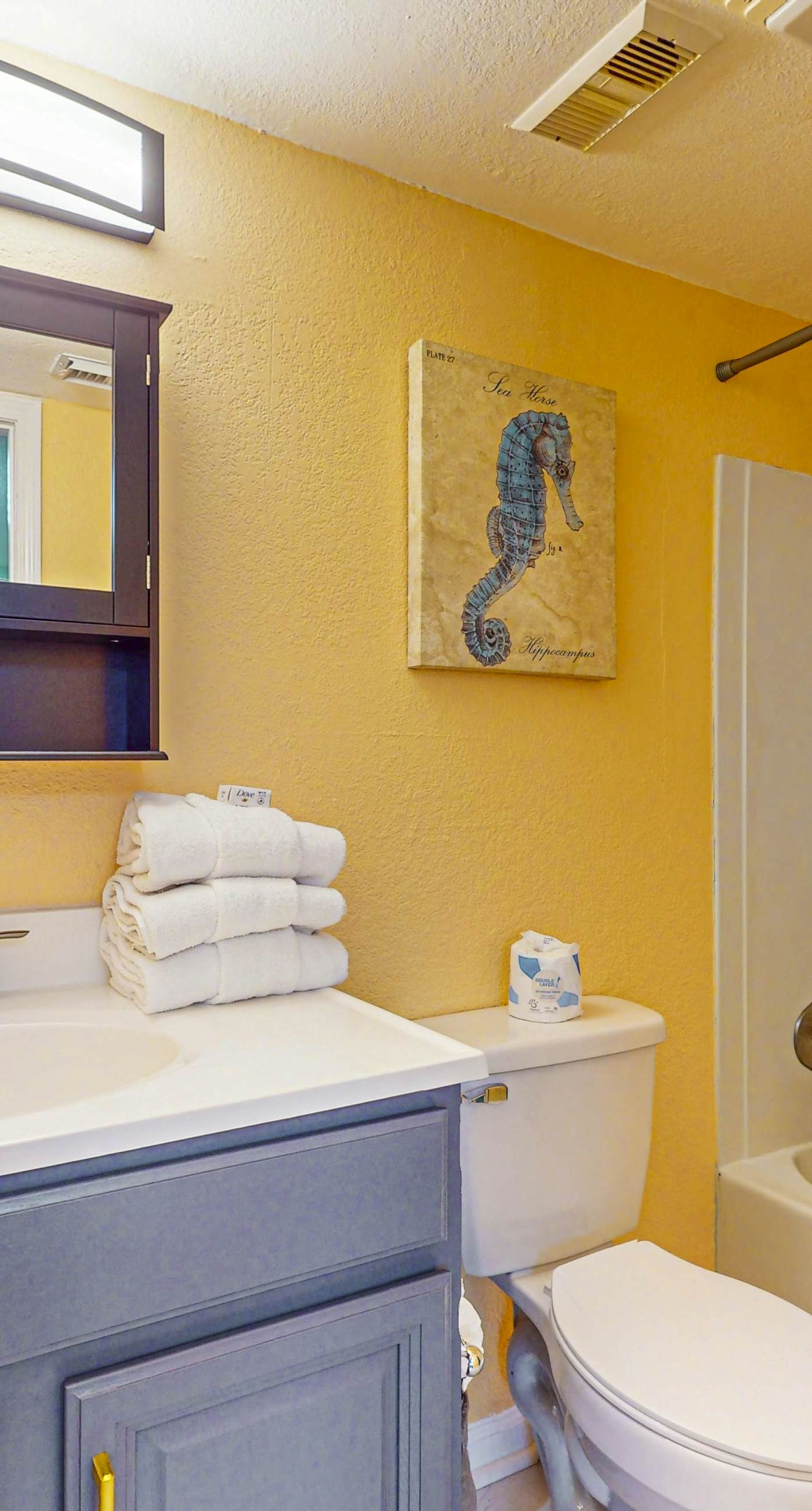 Spacious beachfront condo with outdoor pool & Gulf views