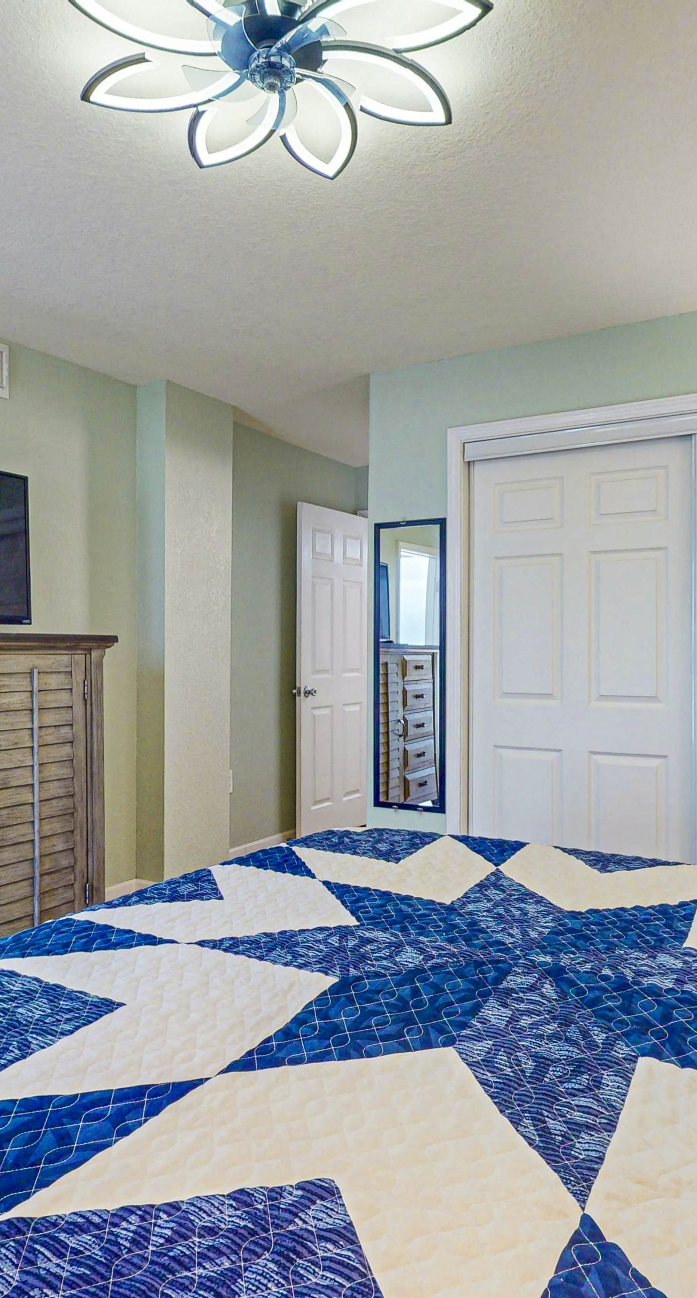 Spacious beachfront condo with outdoor pool & Gulf views