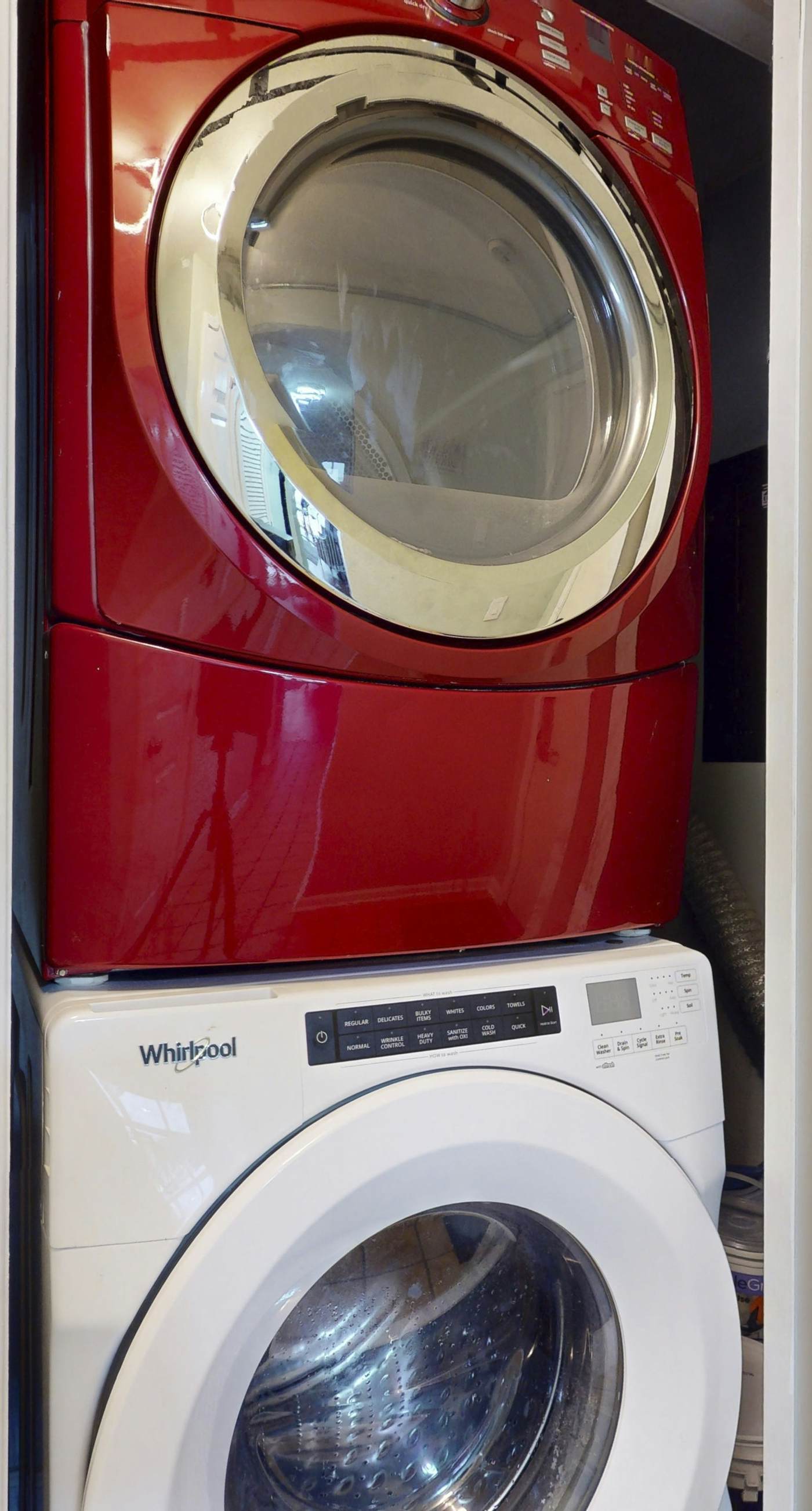 Spacious beachfront condo with outdoor pool & Gulf views