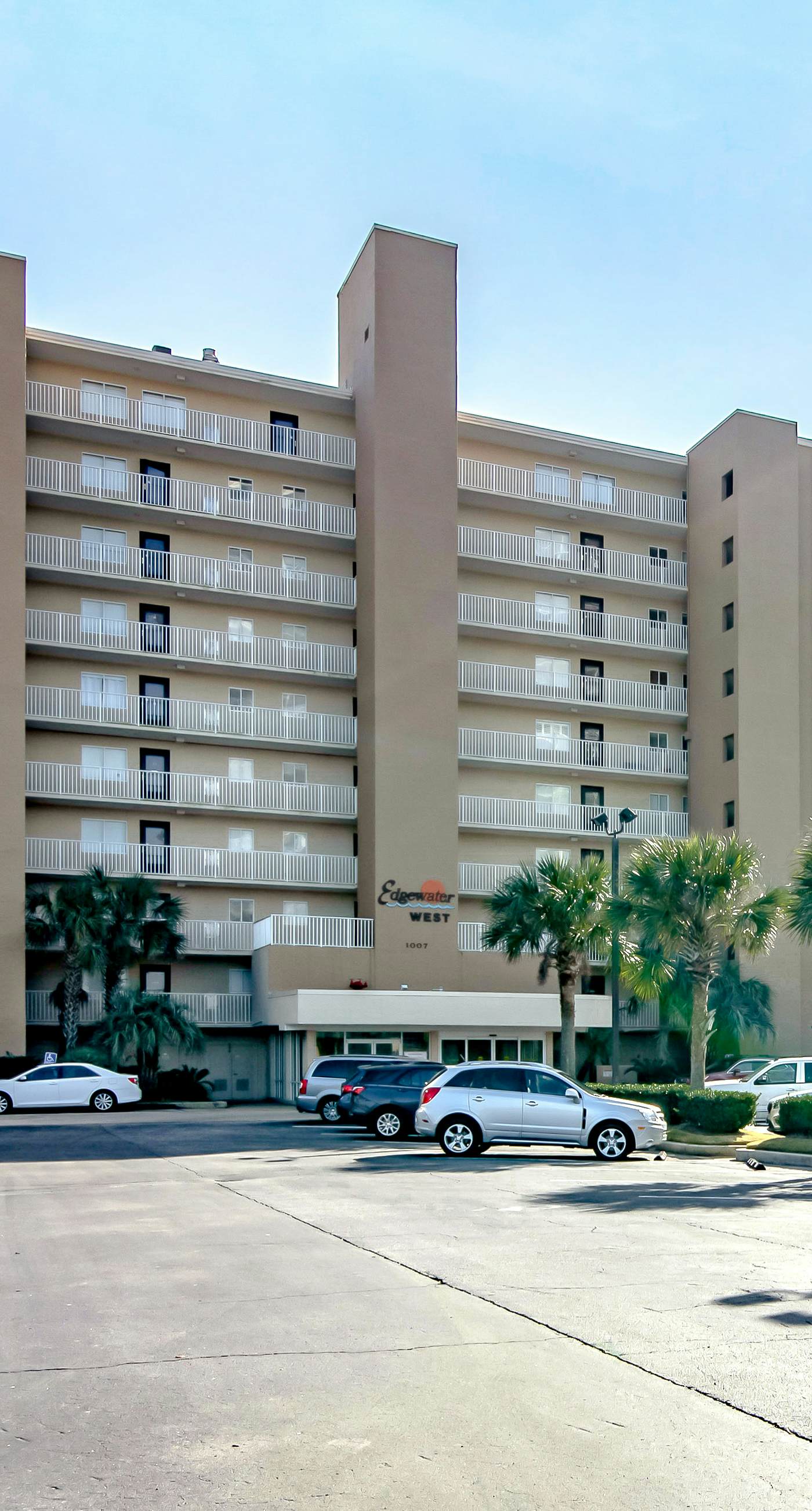 Spacious beachfront condo with outdoor pool & Gulf views