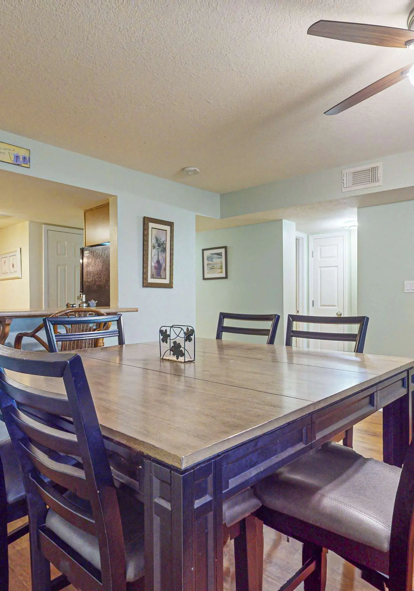 Spacious beachfront condo with outdoor pool & Gulf views