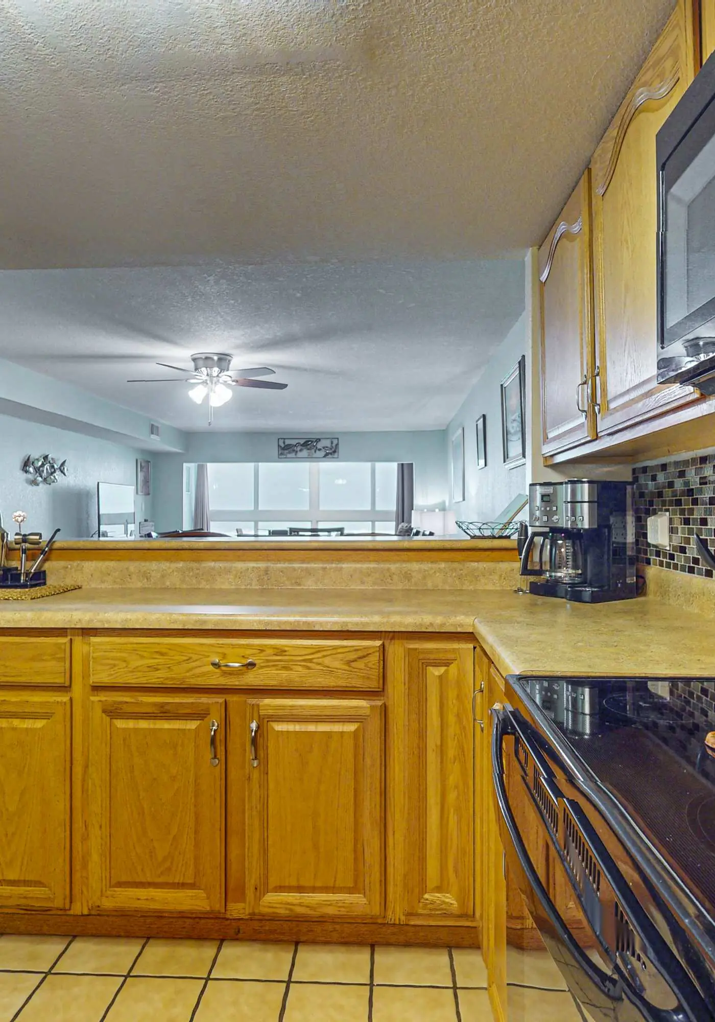 Spacious beachfront condo with outdoor pool & Gulf views