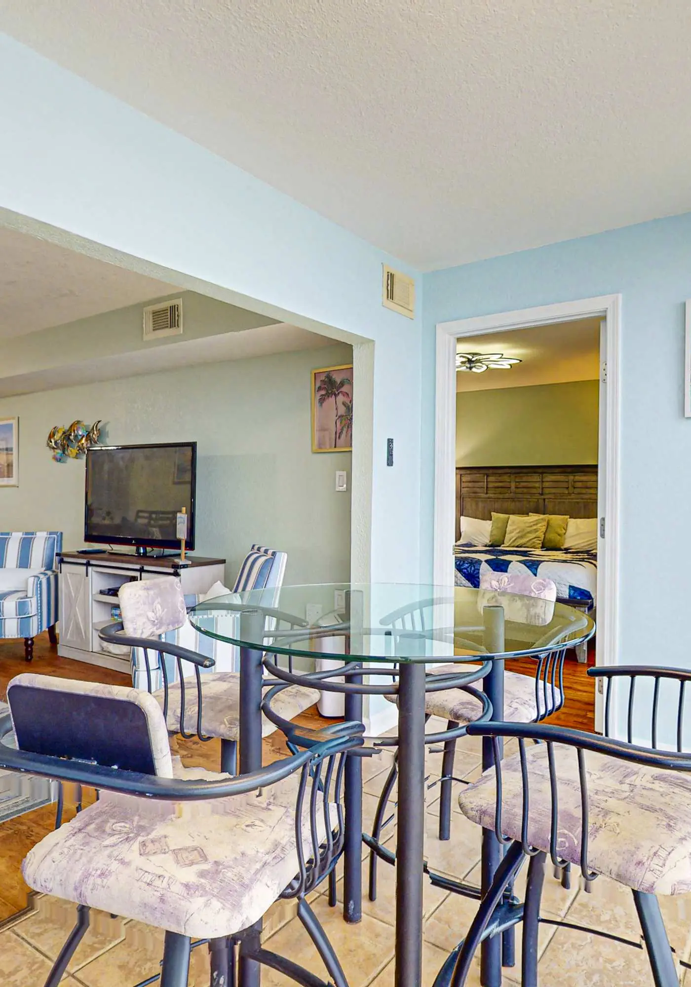 Spacious beachfront condo with outdoor pool & Gulf views