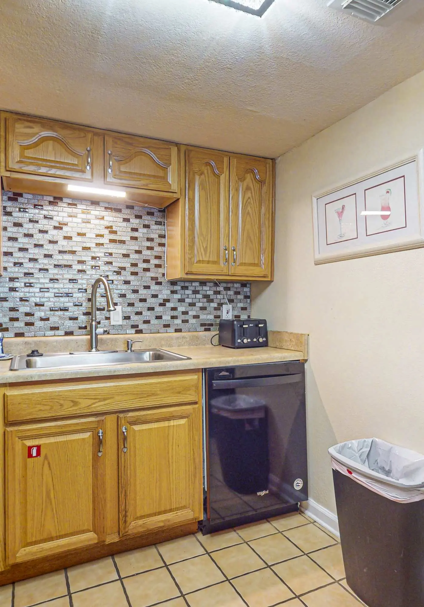 Spacious beachfront condo with outdoor pool & Gulf views