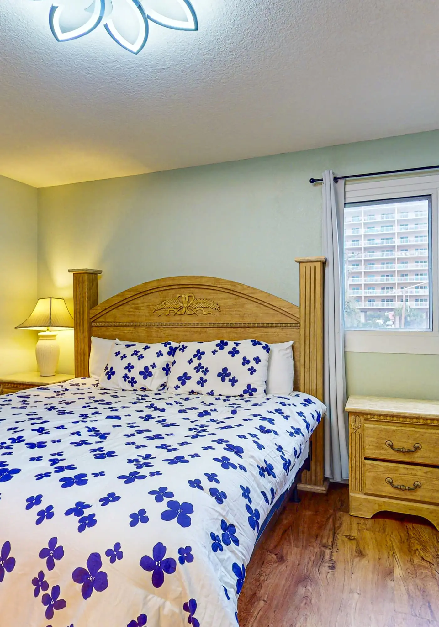 Spacious beachfront condo with outdoor pool & Gulf views