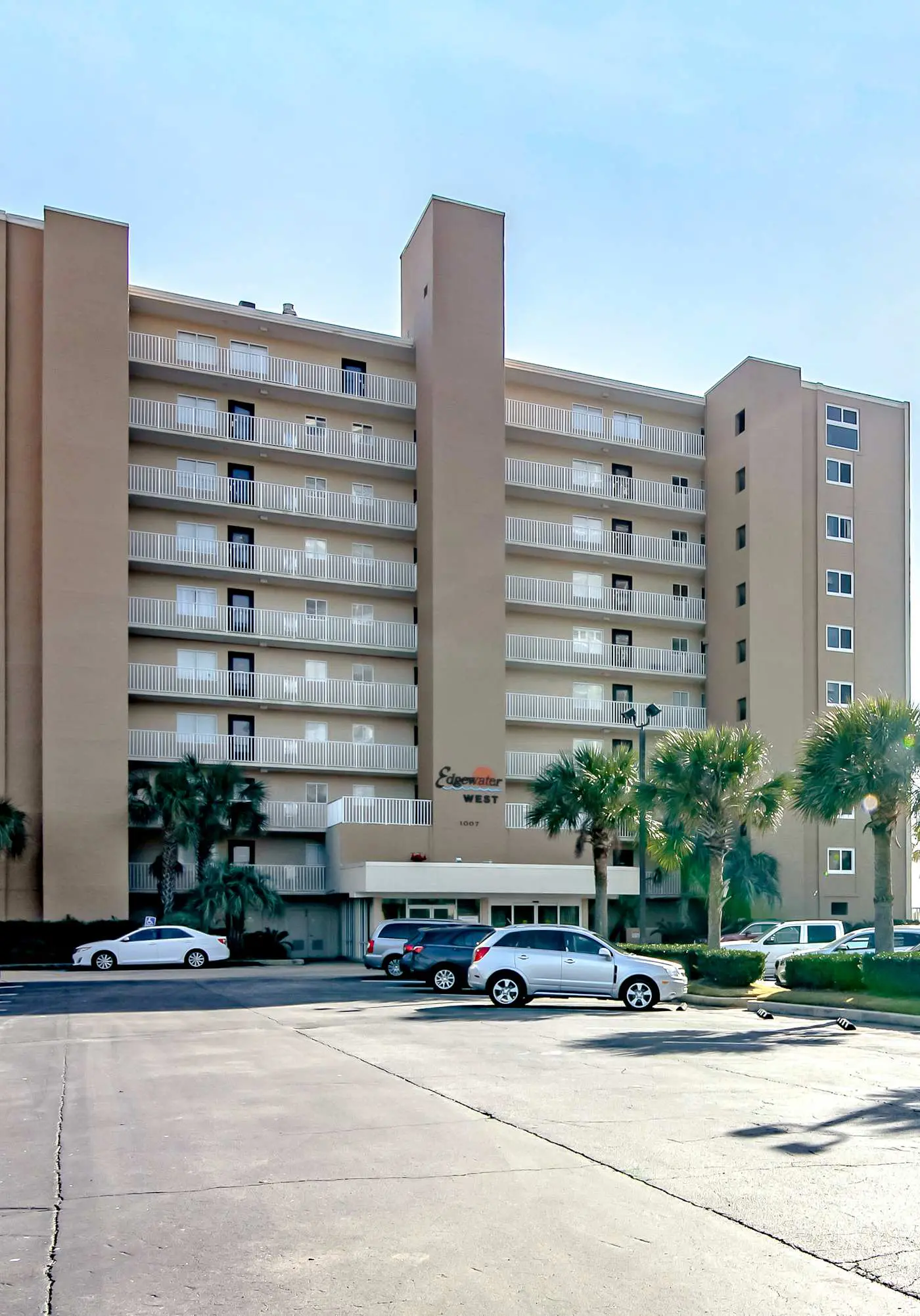 Spacious beachfront condo with outdoor pool & Gulf views