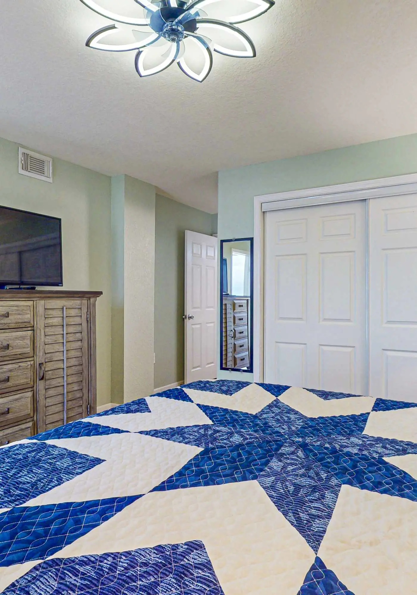 Spacious beachfront condo with outdoor pool & Gulf views