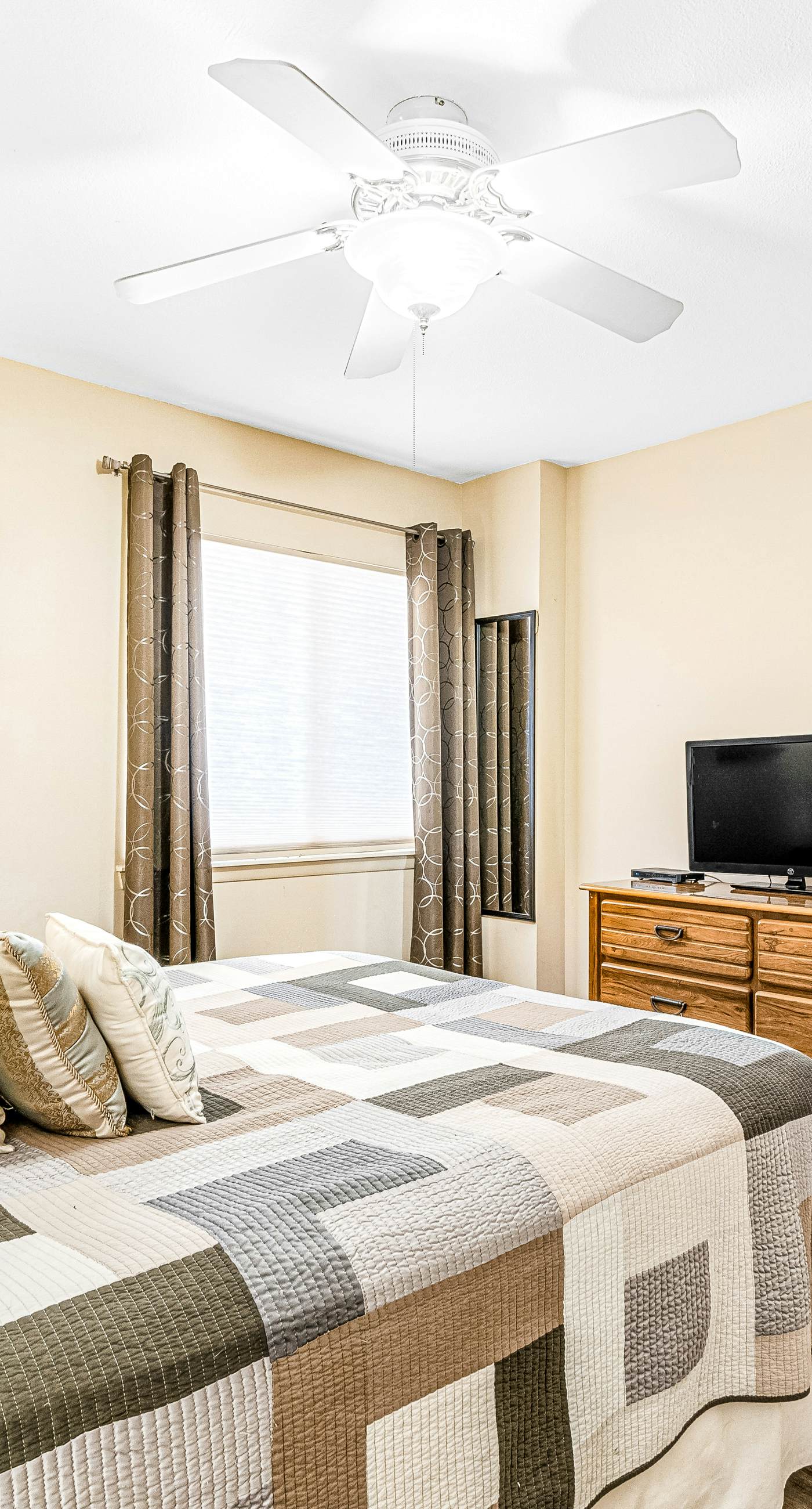 Sunny, Gulf-front beach condo with central AC & a pool