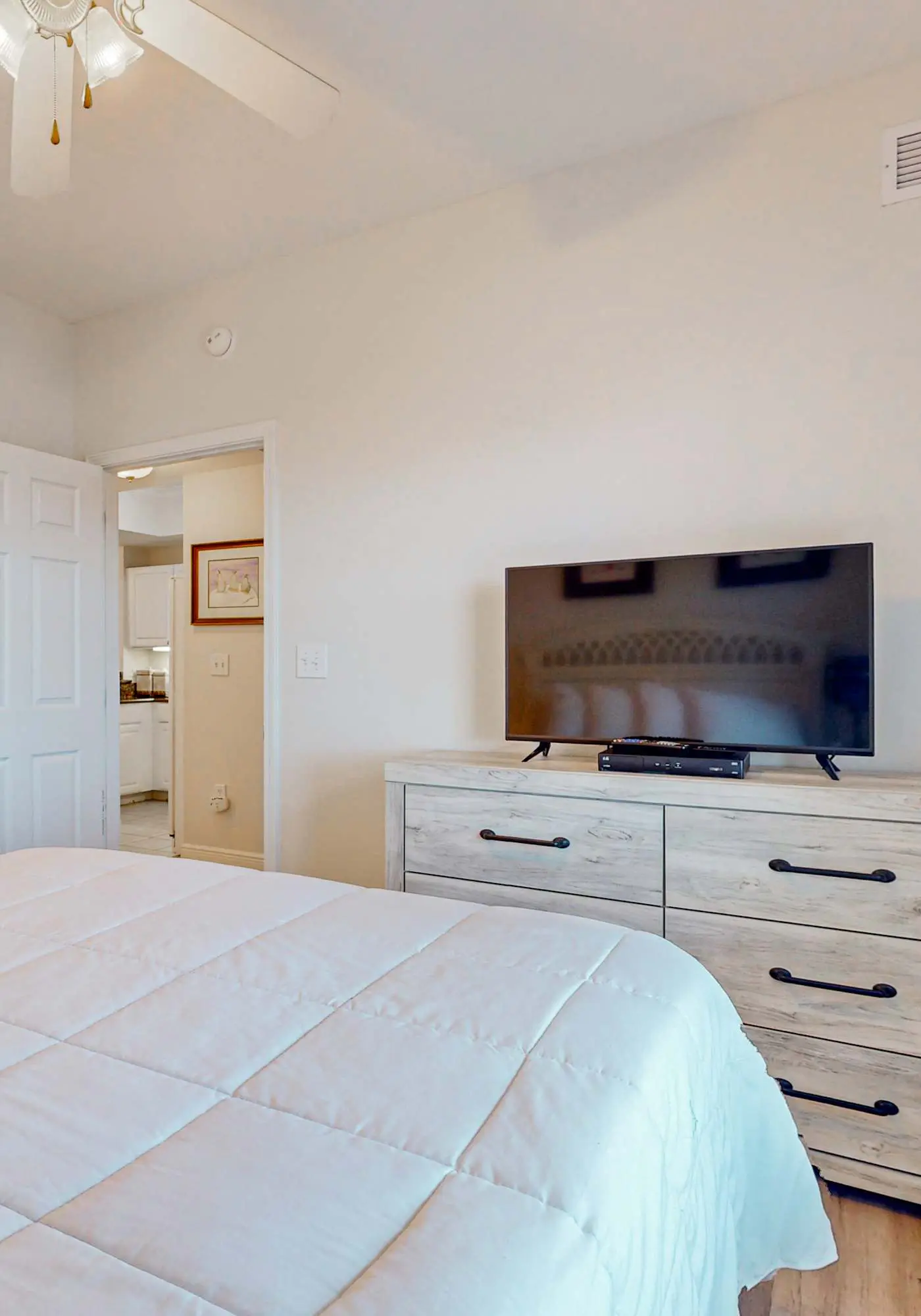 Bright & breezy condo with Gulf view, pools & beach access
