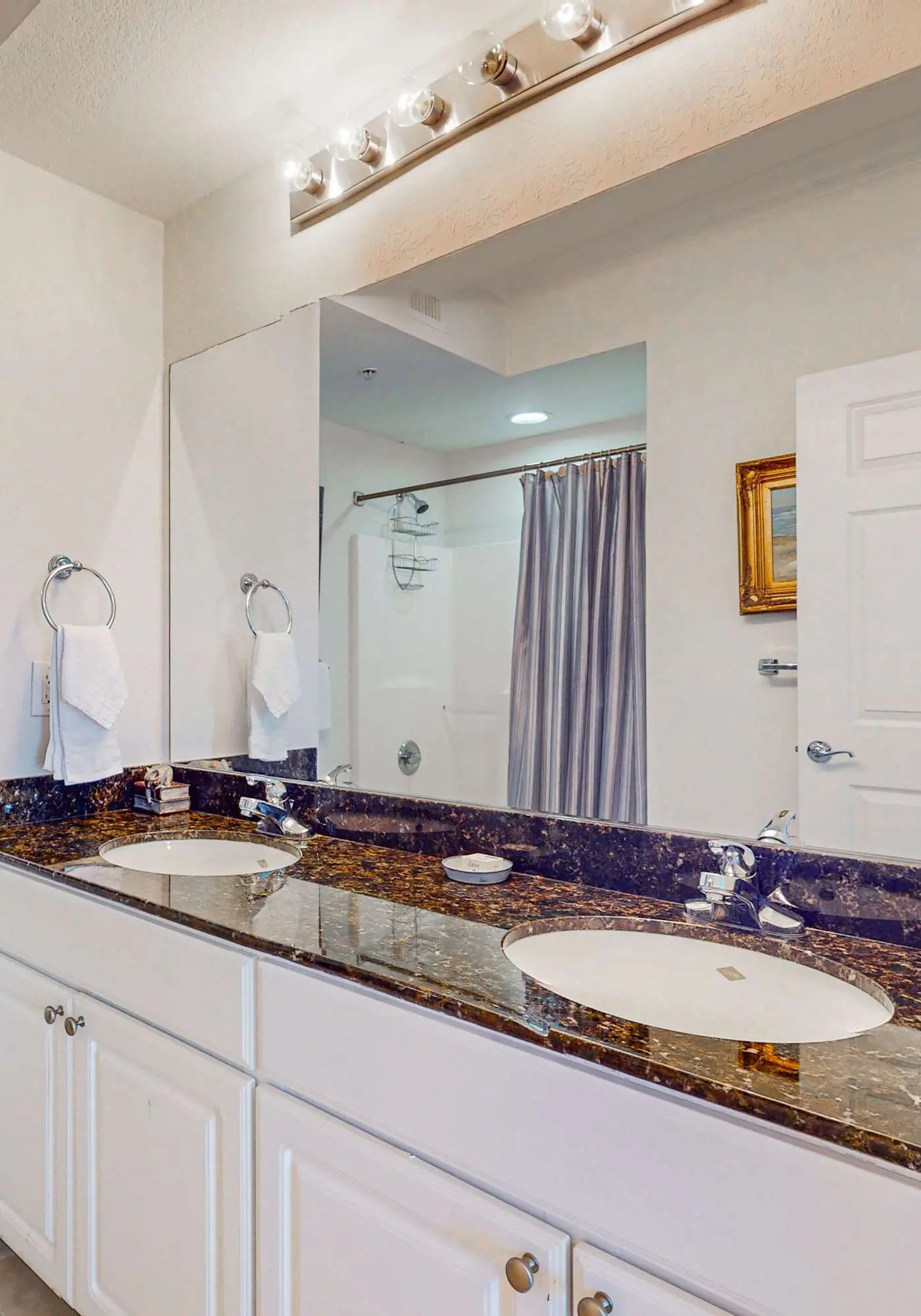 Bright & breezy condo with Gulf view, pools & beach access