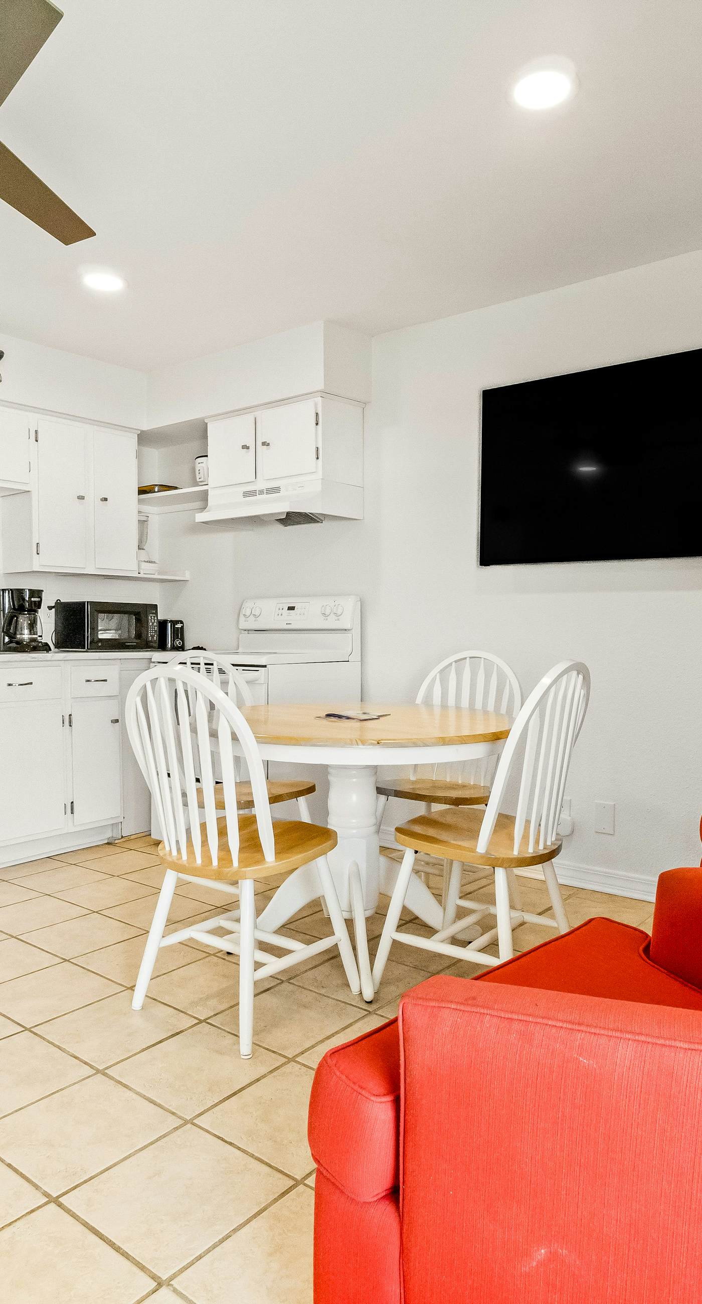 Amazing Condo wFree WiFi, Central AC, Shared Pool, Deck, Water Views