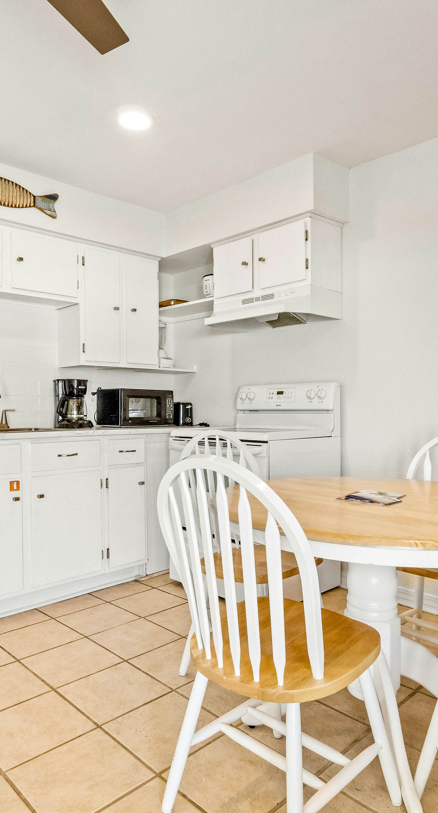 Amazing Condo wFree WiFi, Central AC, Shared Pool, Deck, Water Views