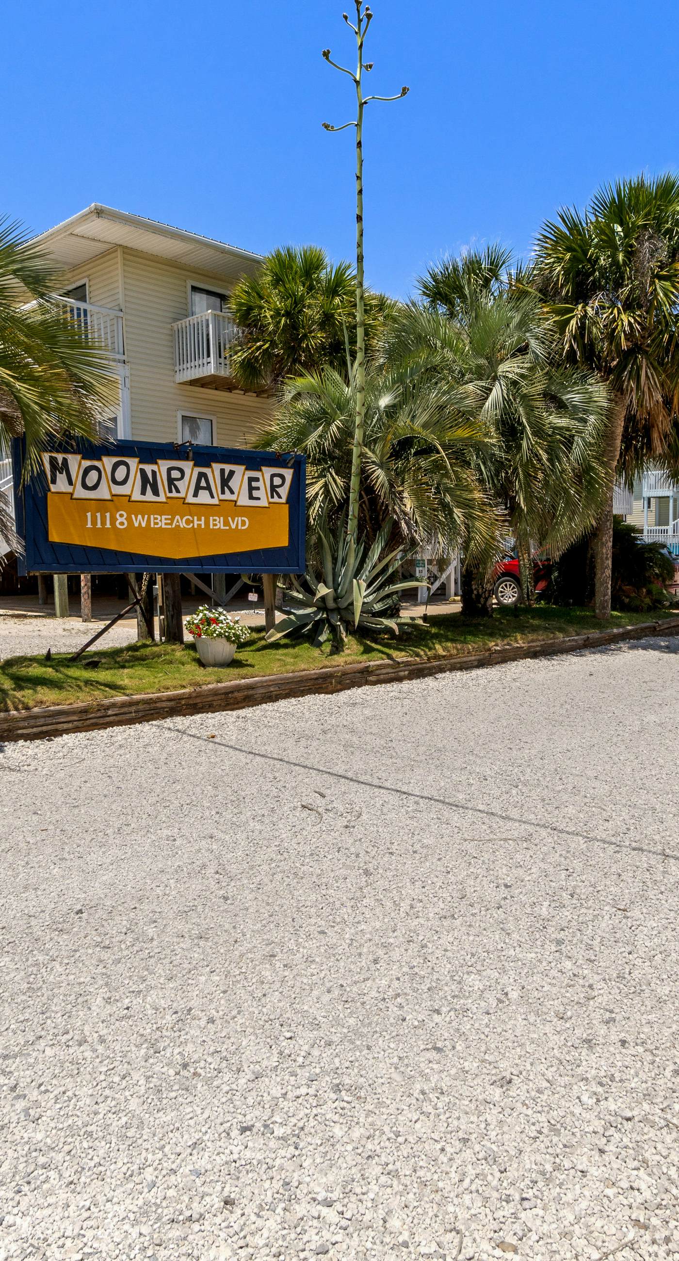 Amazing Condo wFree WiFi, Central AC, Shared Pool, Deck, Water Views