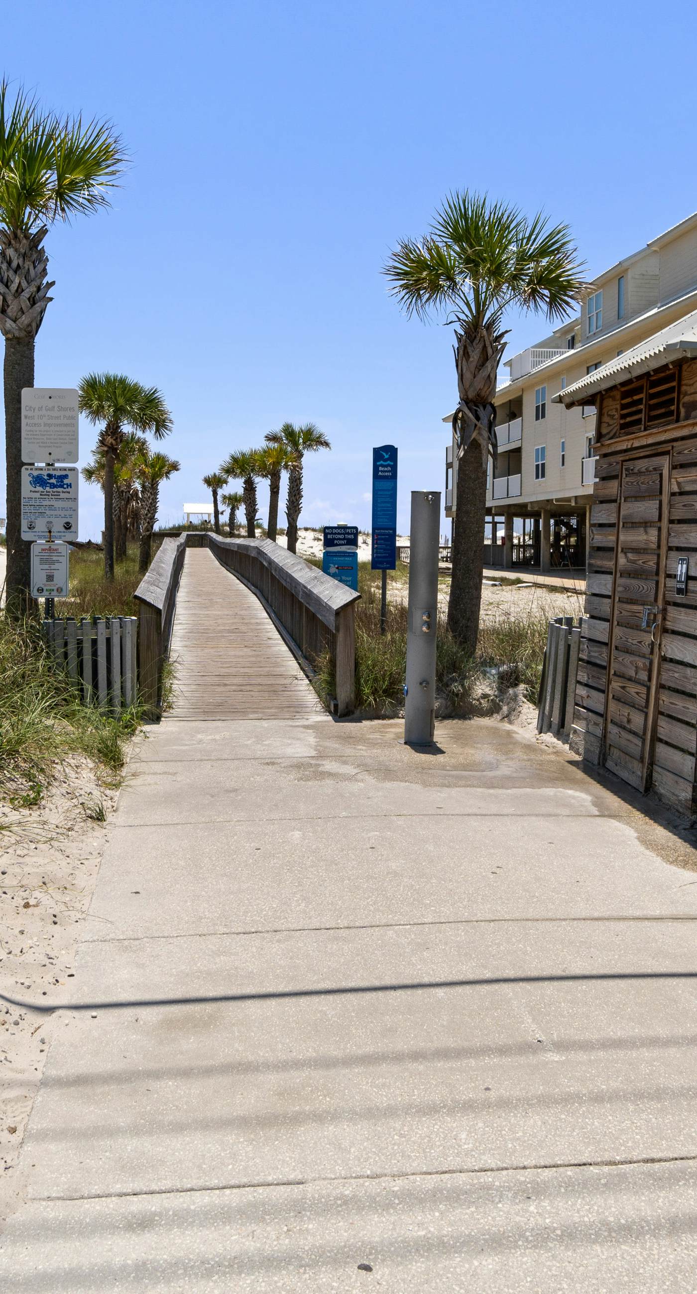 Amazing Condo wFree WiFi, Central AC, Shared Pool, Deck, Water Views