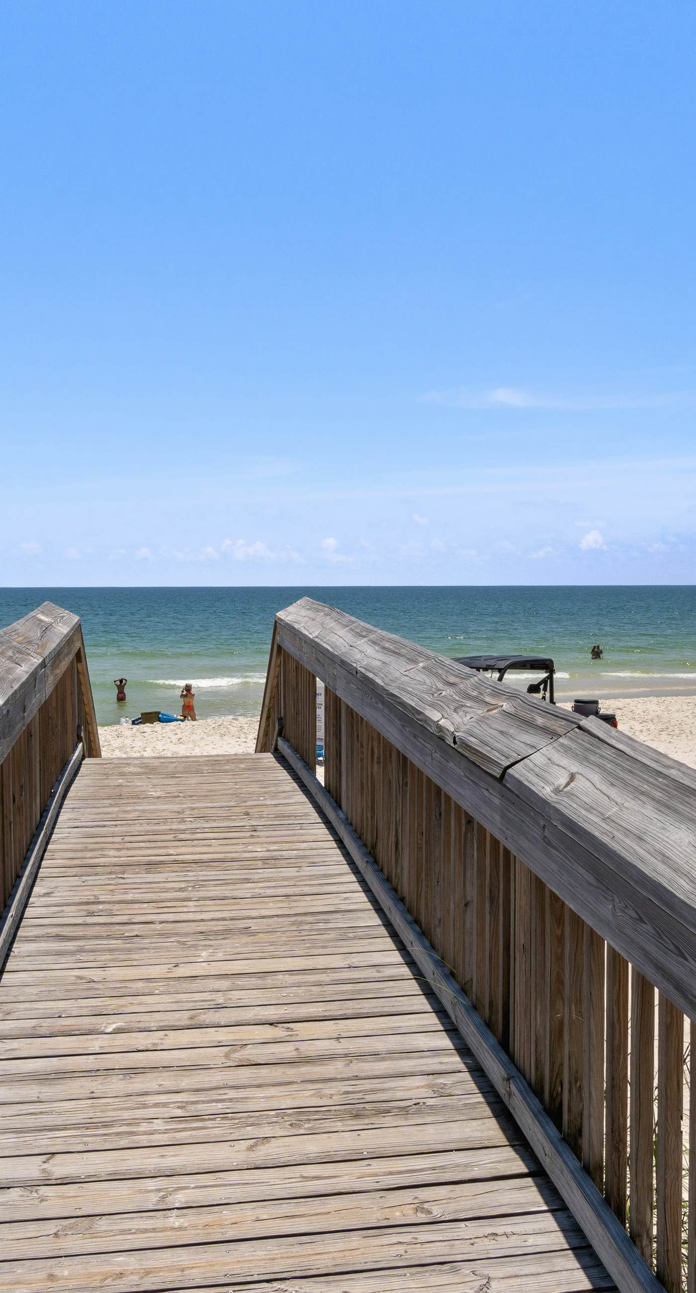 Amazing Condo wFree WiFi, Central AC, Shared Pool, Deck, Water Views