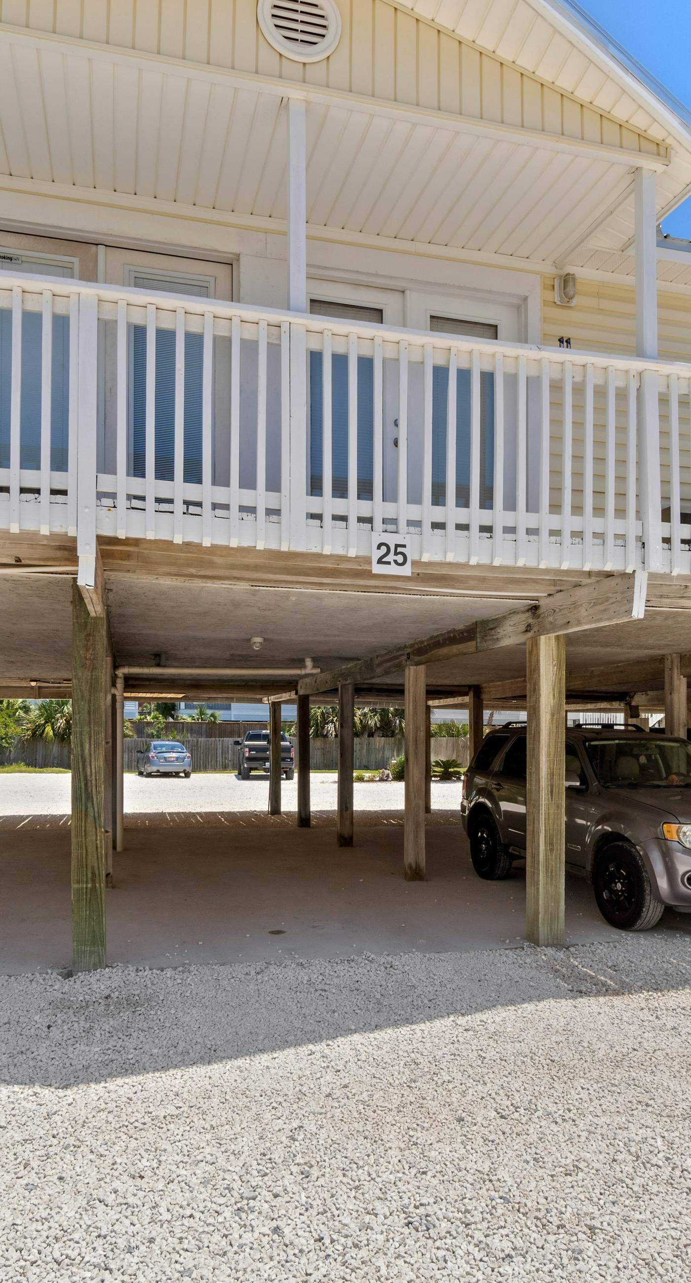 Amazing Condo wFree WiFi, Central AC, Shared Pool, Deck, Water Views