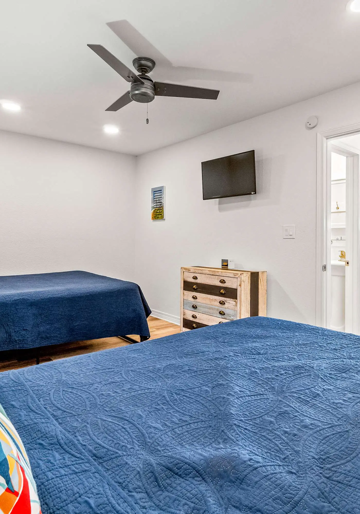 Amazing Condo wFree WiFi, Central AC, Shared Pool, Deck, Water Views