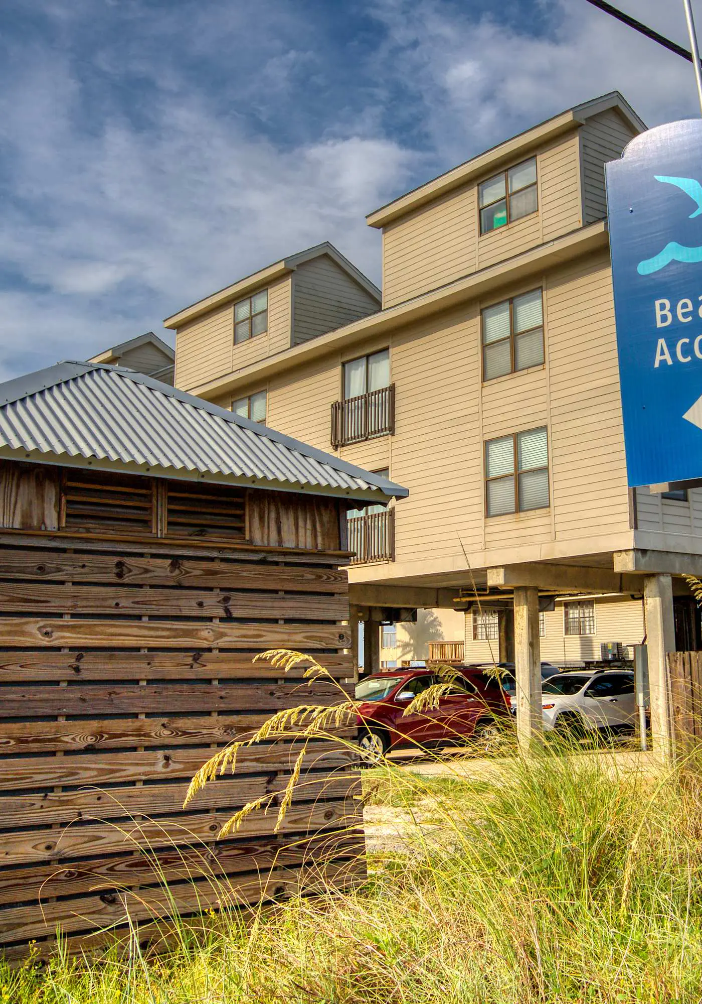Amazing Condo wFree WiFi, Central AC, Shared Pool, Deck, Water Views