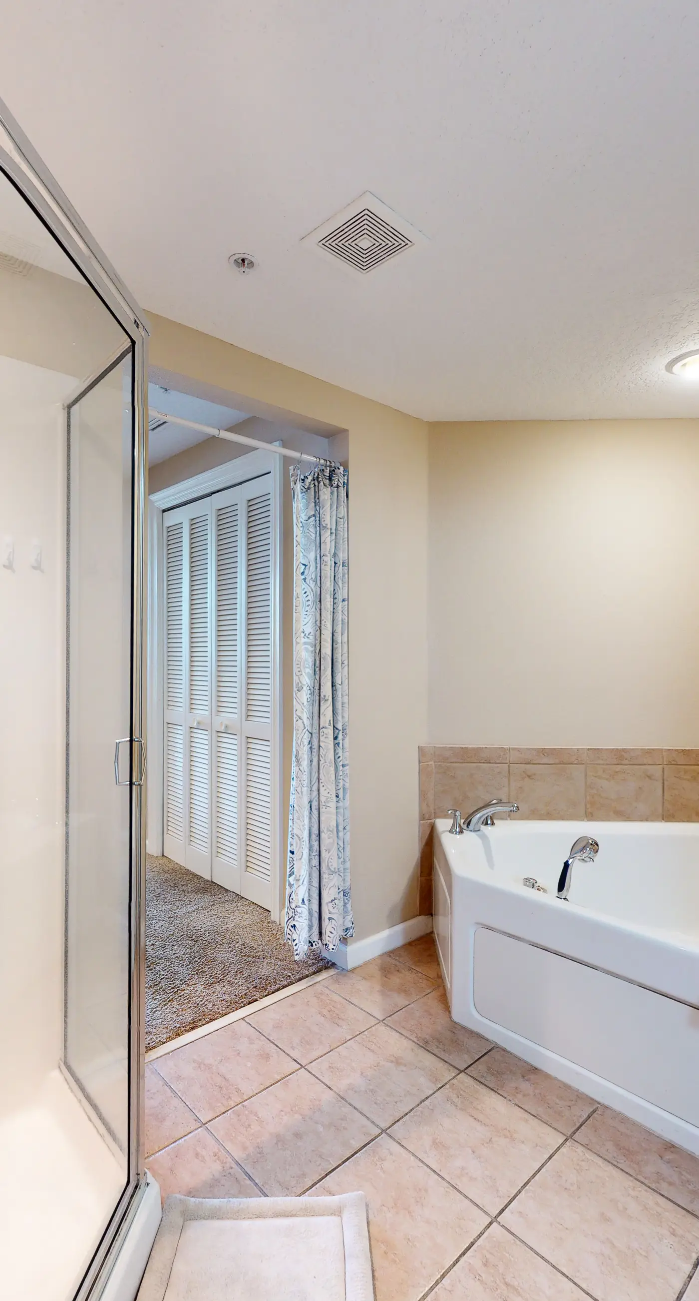 Close to Beach The Colonnades, Stellar Gulf-Front Gem, Pool, Sauna, Gym