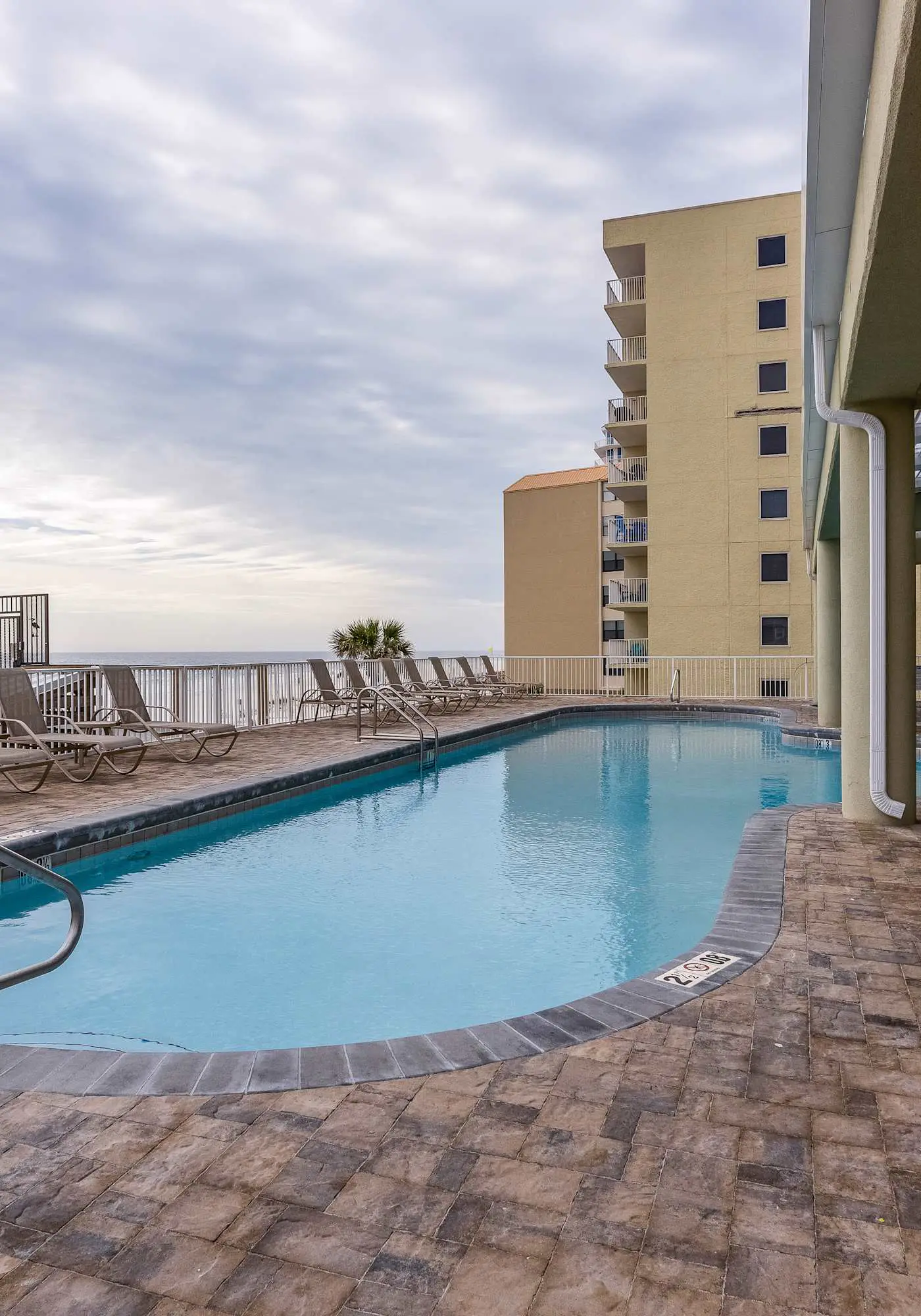 Close to Beach The Colonnades, Stellar Gulf-Front Gem, Pool, Sauna, Gym