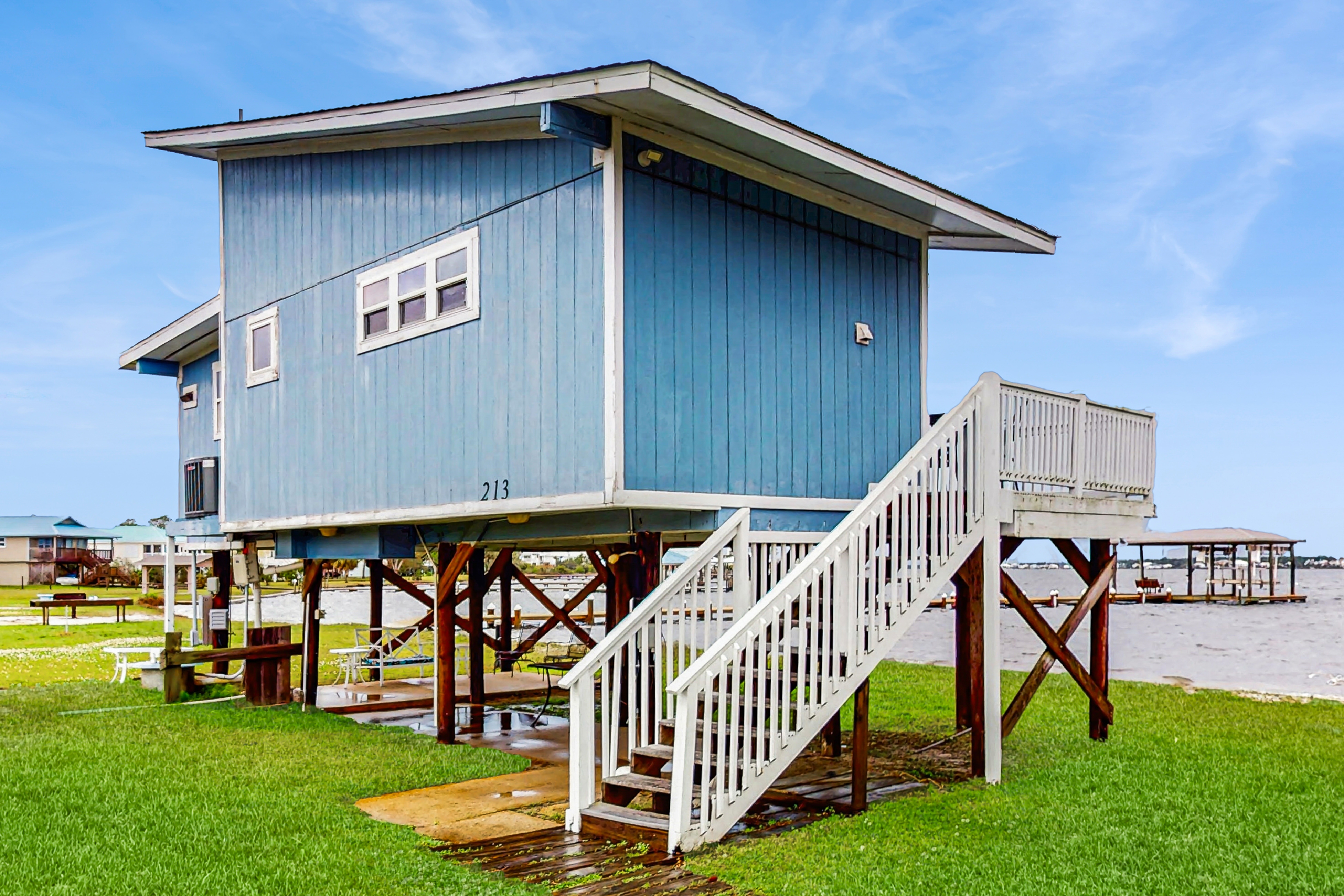 Gorgeous, Raised Home Overlooking Lagoon w/Free WiFi, Central AC - Near Beaches