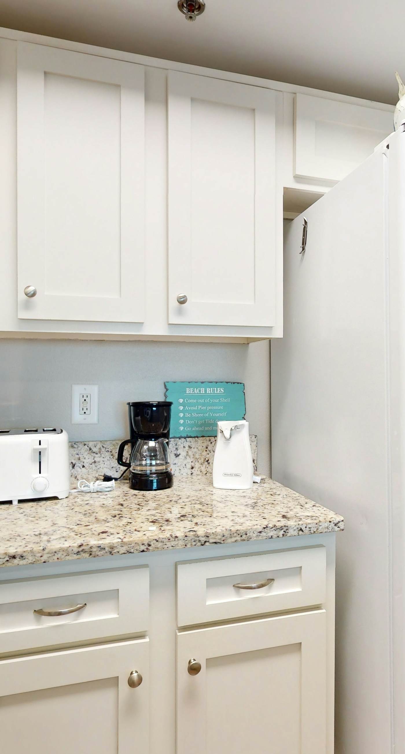 Delightful beachfront condo w/ a furnished balcony, views, & a shared pool