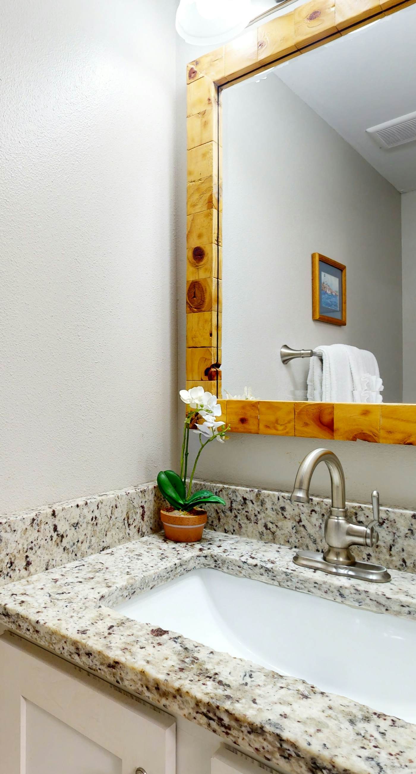 Delightful beachfront condo w/ a furnished balcony, views, & a shared pool