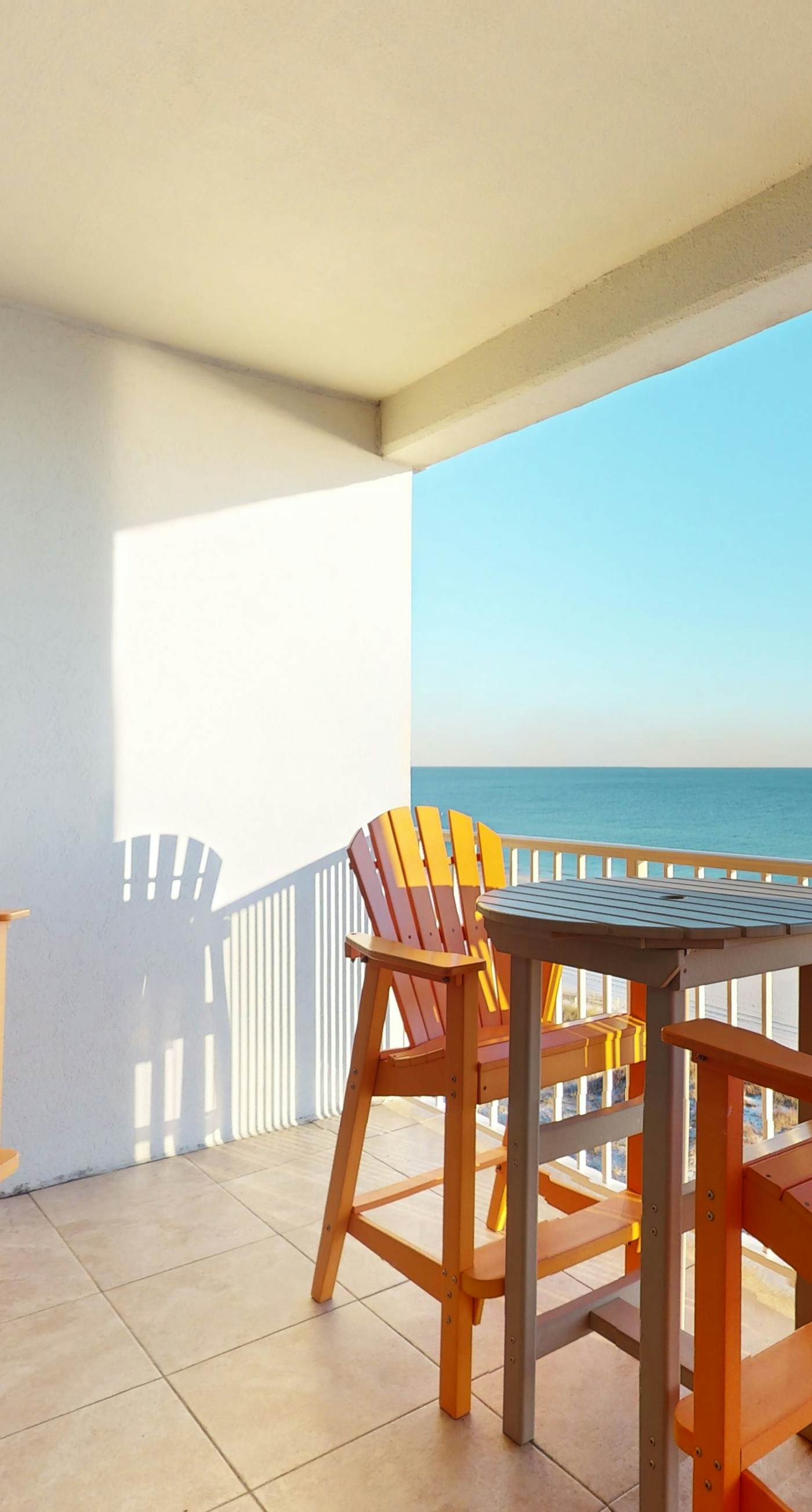 Delightful beachfront condo w/ a furnished balcony, views, & a shared pool