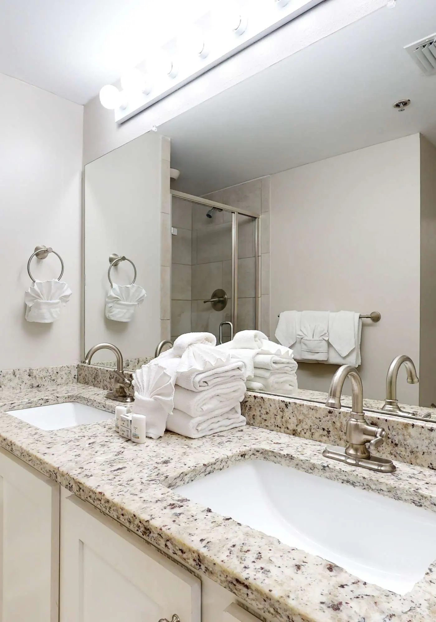 Delightful beachfront condo w/ a furnished balcony, views, & a shared pool