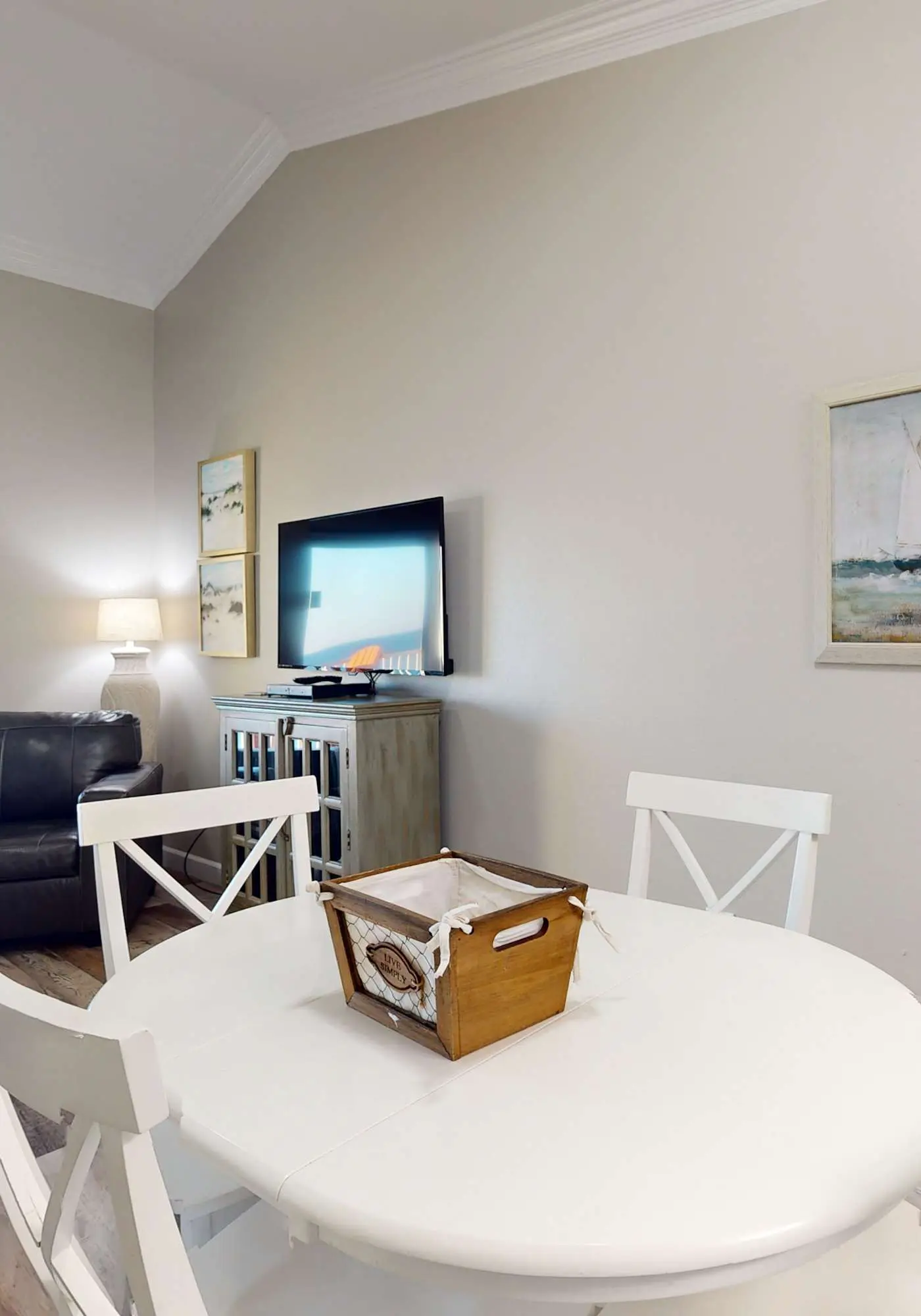 Delightful beachfront condo w/ a furnished balcony, views, & a shared pool