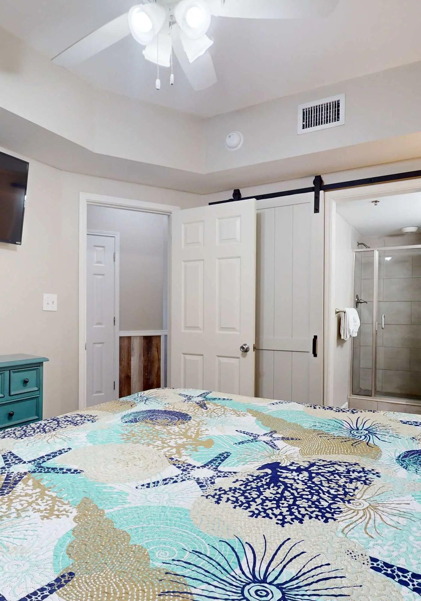 Delightful beachfront condo w/ a furnished balcony, views, & a shared pool