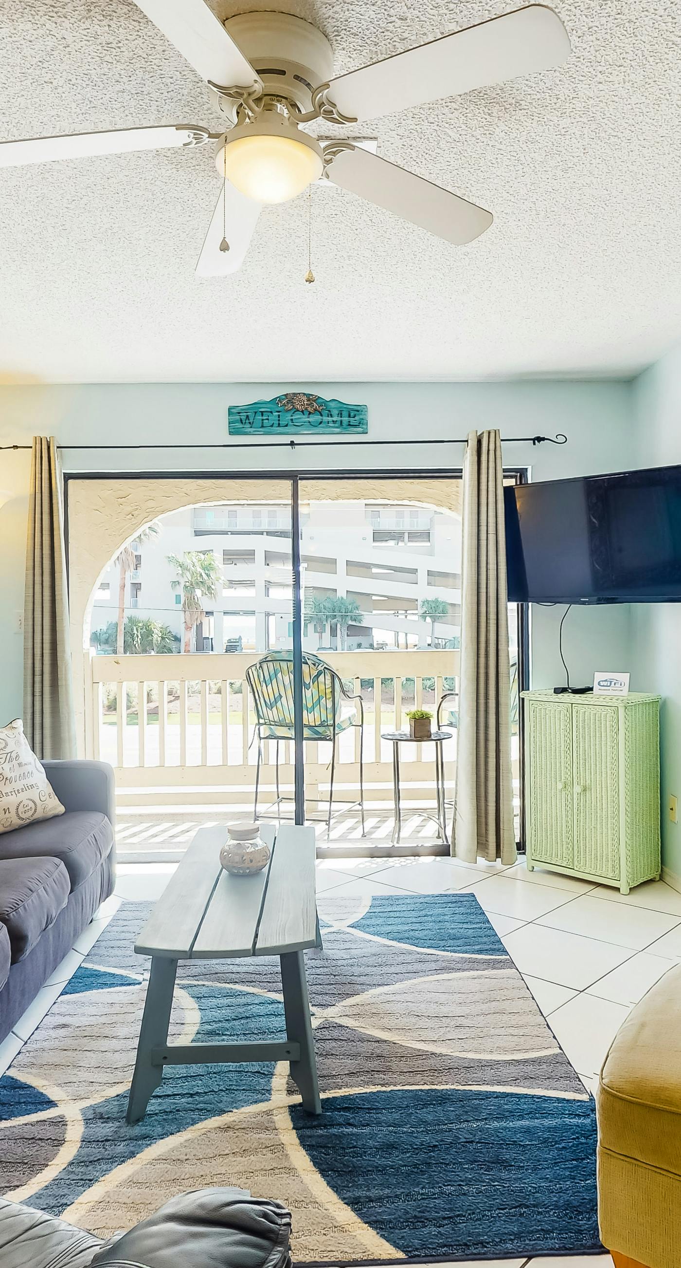 Home w/partial ocean views, internet, washer/dryer, central AC