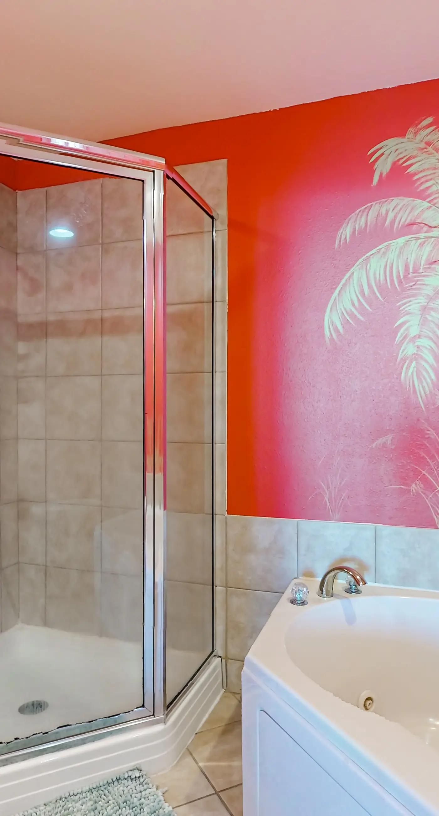 Colorful beachfront condo with Gulf views, pool, sauna, gym & W/D