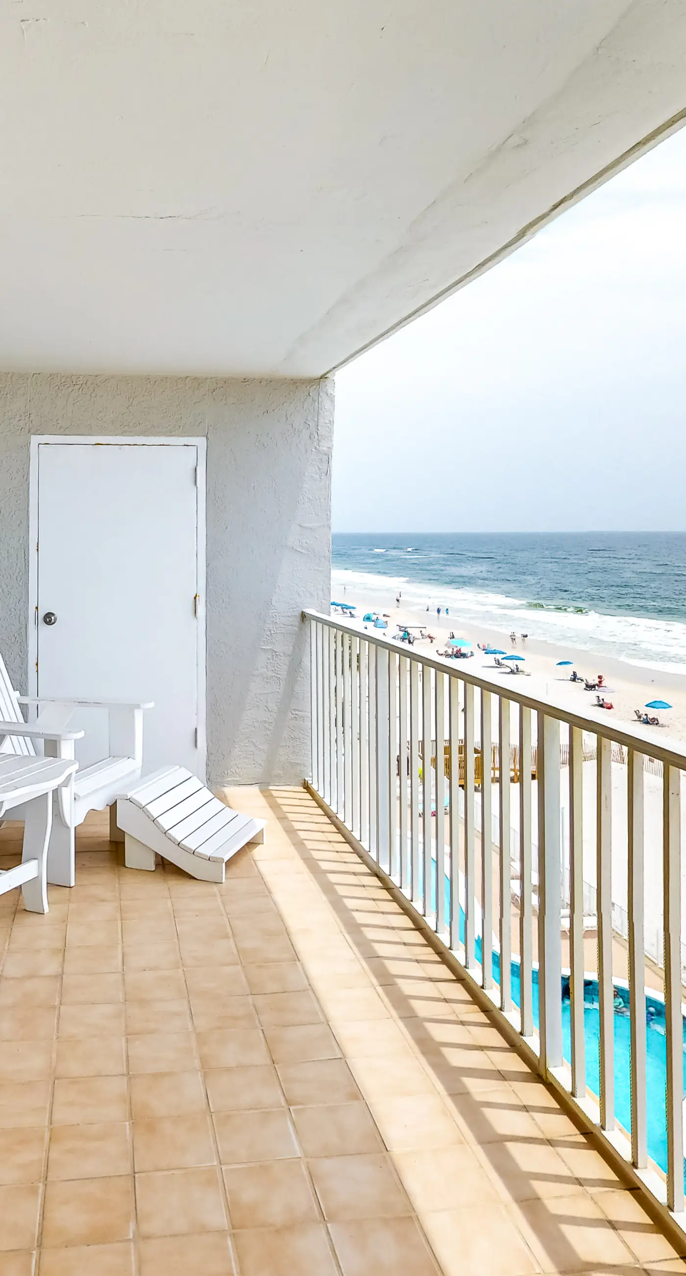 Sunny Beachfront Condo w Free WiFi, Furnished Balcony, Shared Pool
