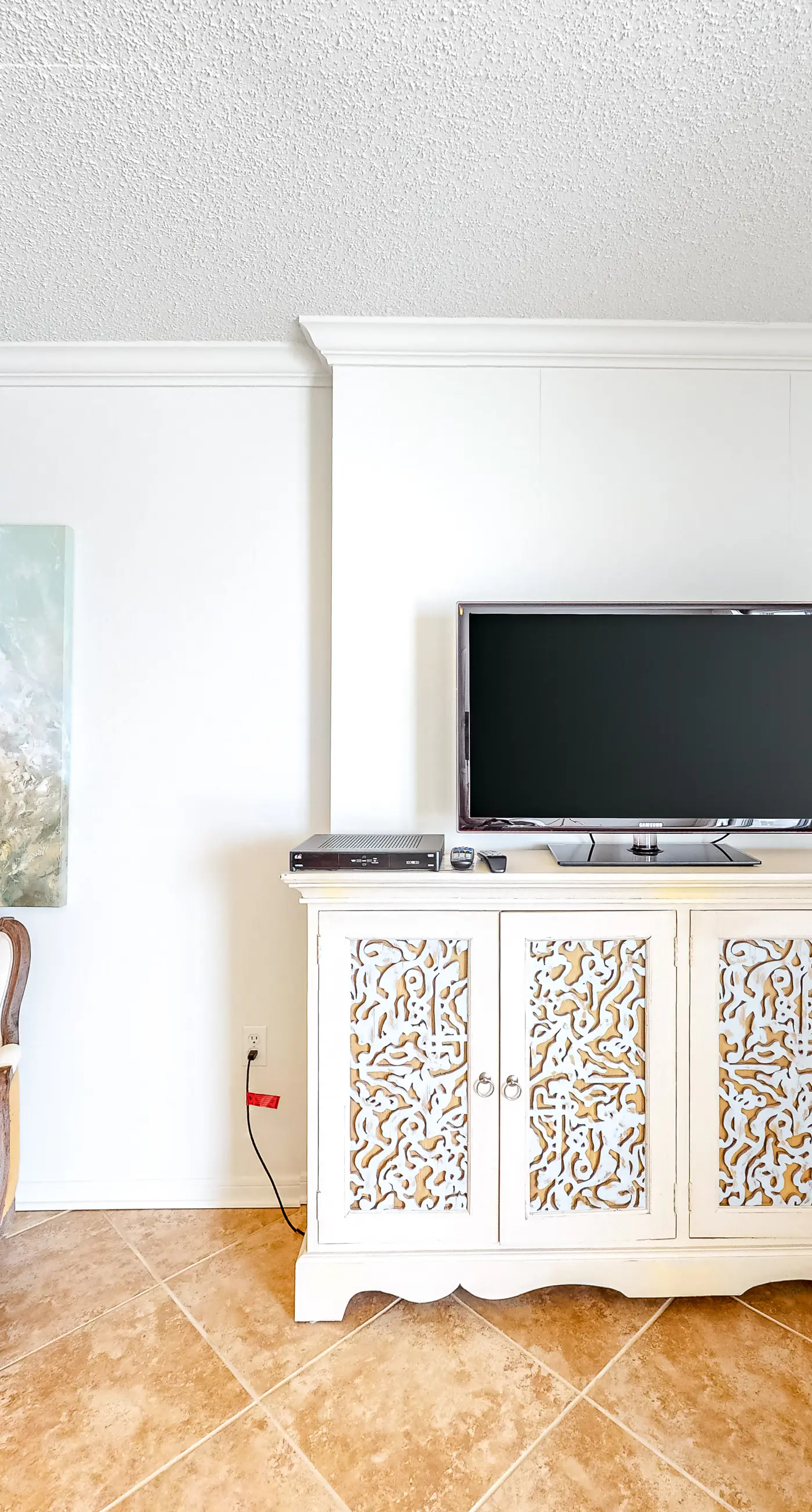 Sunny Beachfront Condo w Free WiFi, Furnished Balcony, Shared Pool