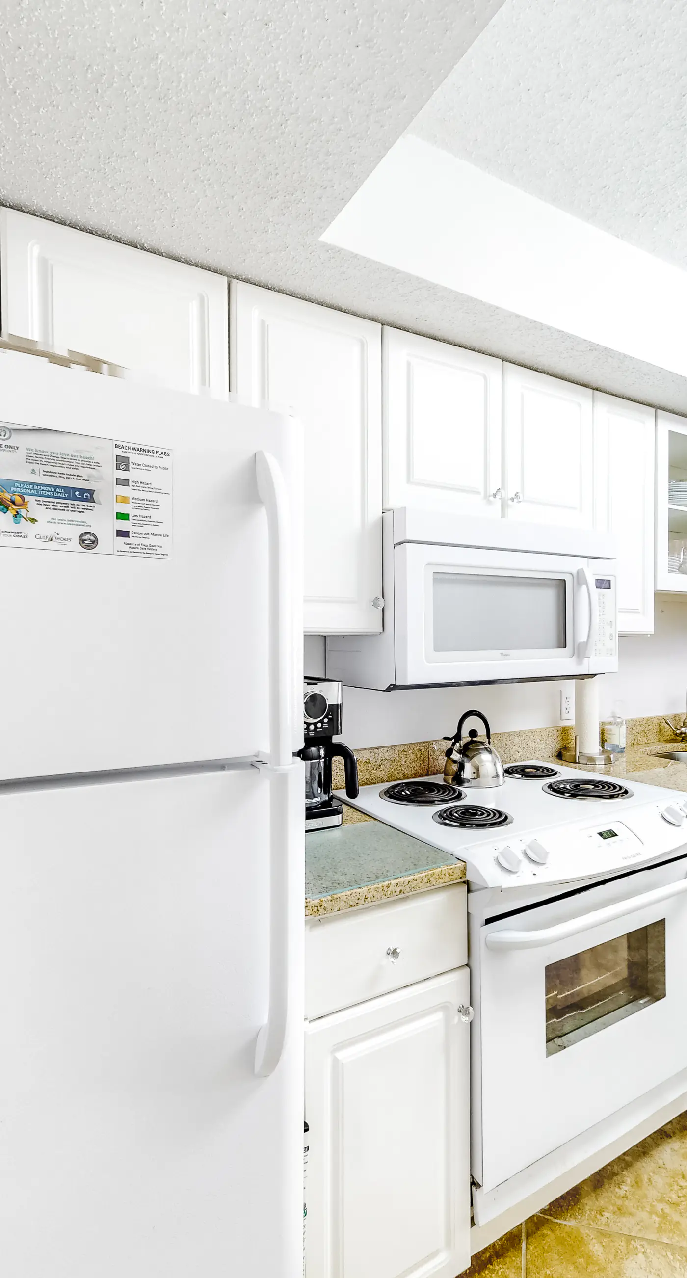 Sunny Beachfront Condo w Free WiFi, Furnished Balcony, Shared Pool