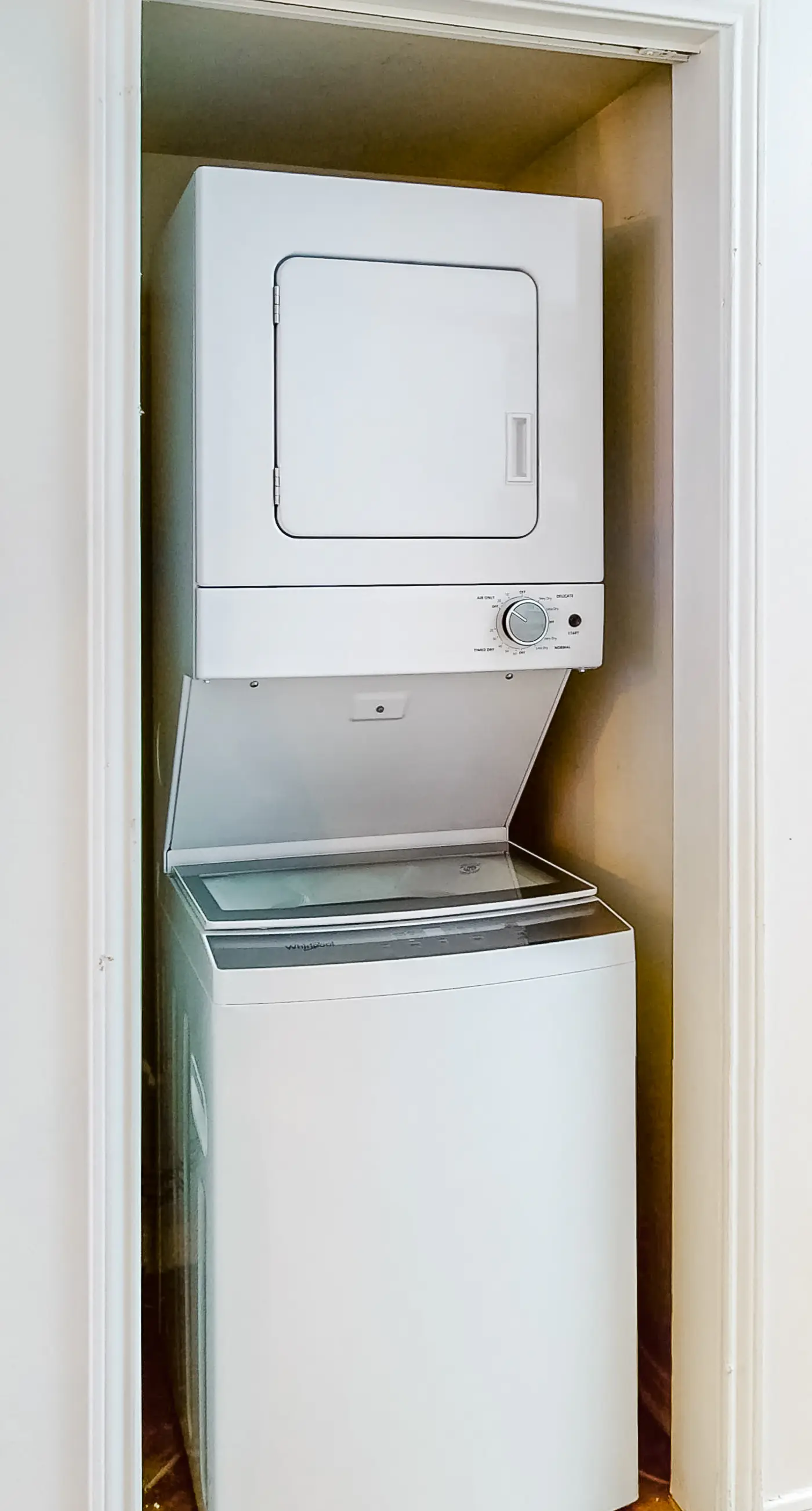 Sunny Beachfront Condo w Free WiFi, Furnished Balcony, Shared Pool