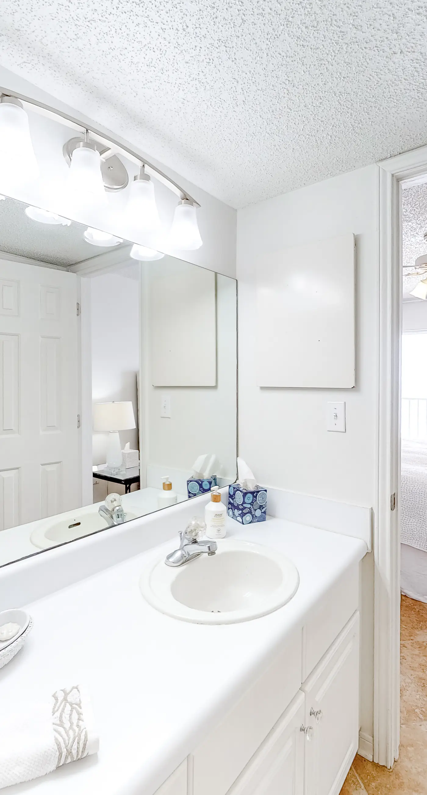 Sunny Beachfront Condo w Free WiFi, Furnished Balcony, Shared Pool