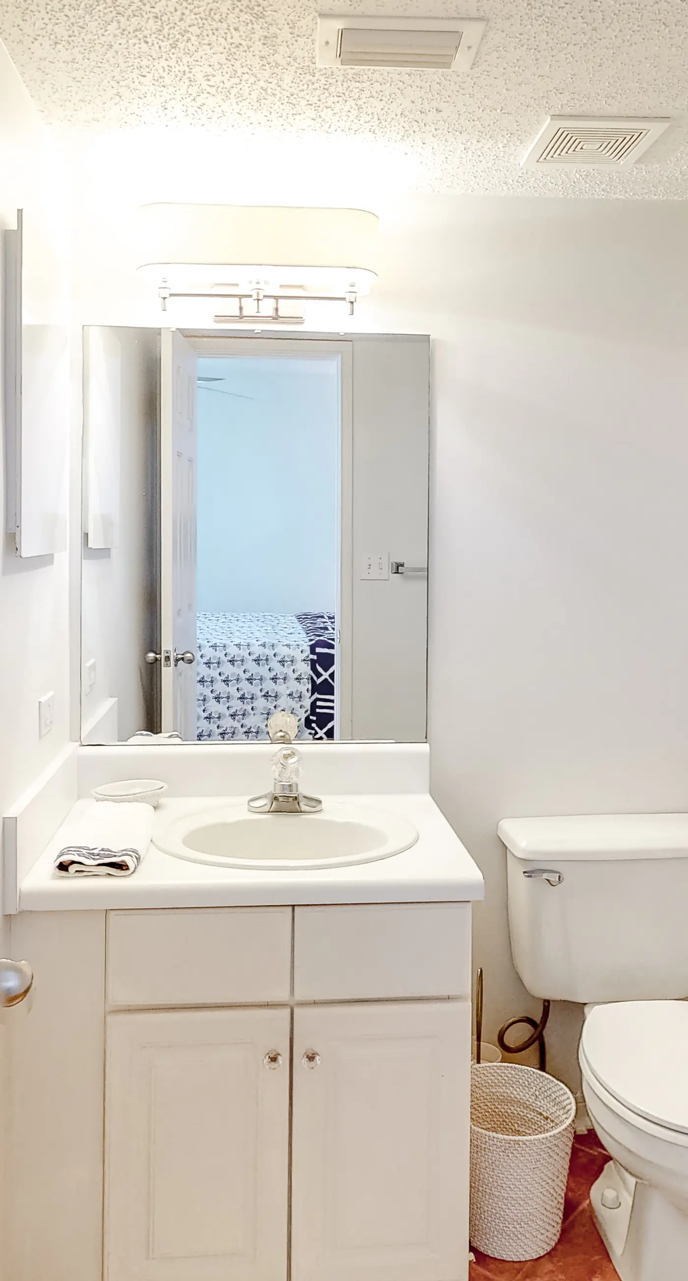 Sunny Beachfront Condo w Free WiFi, Furnished Balcony, Shared Pool